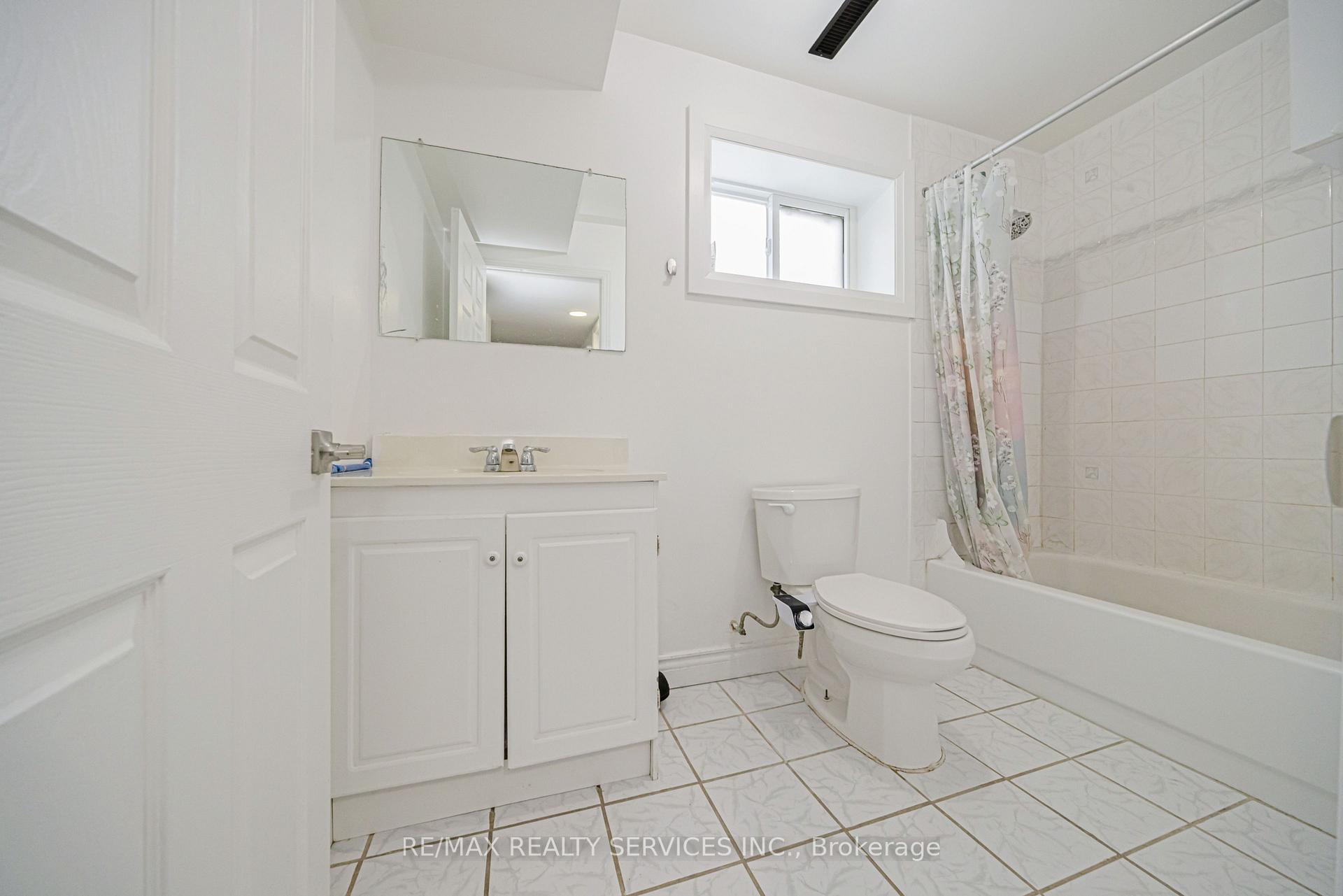 Photo 46 of 19 Wayne Nicol Drive, Brampton, Northwood Park — HOMEH