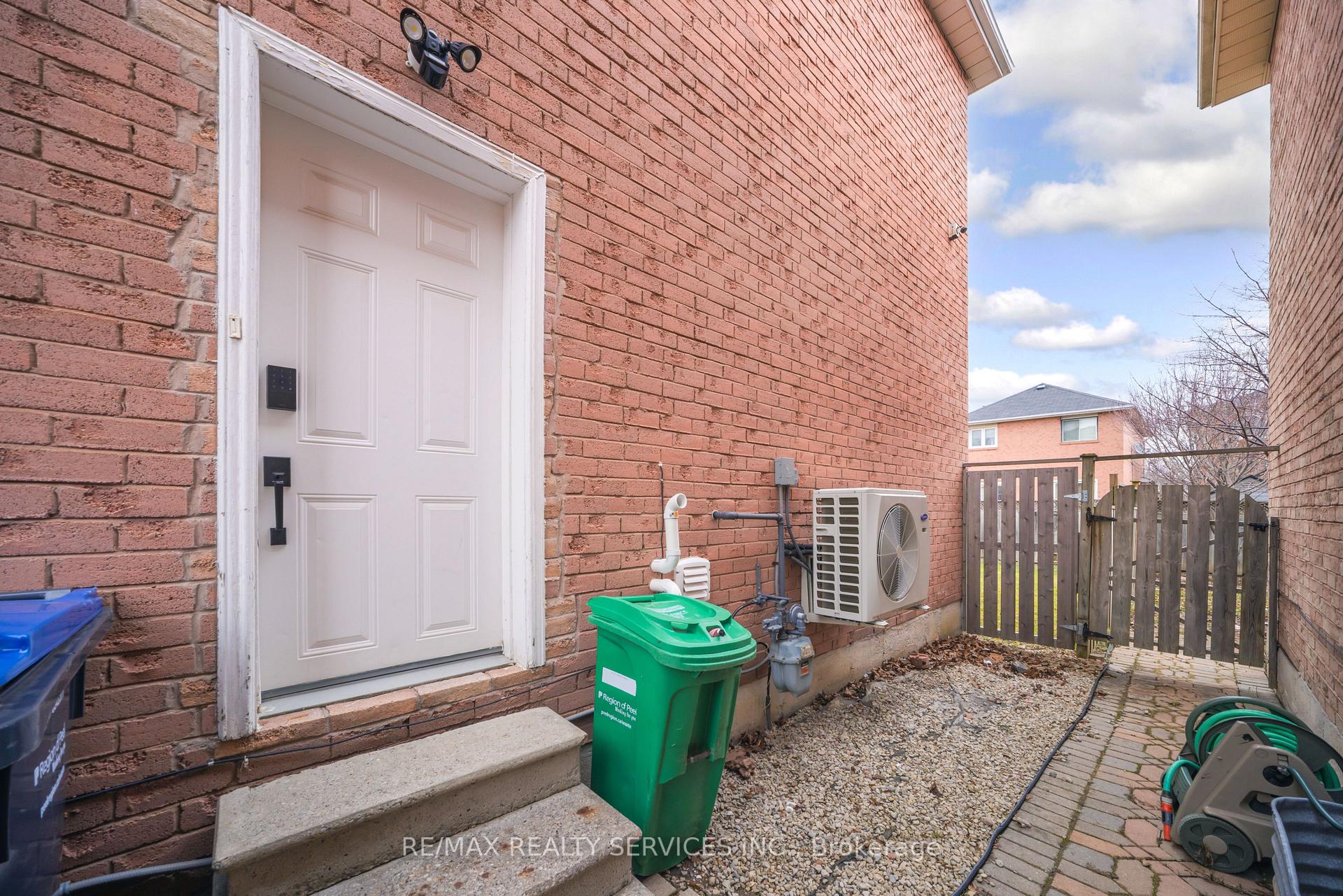Photo 48 of 19 Wayne Nicol Drive, Brampton, Northwood Park — HOMEH