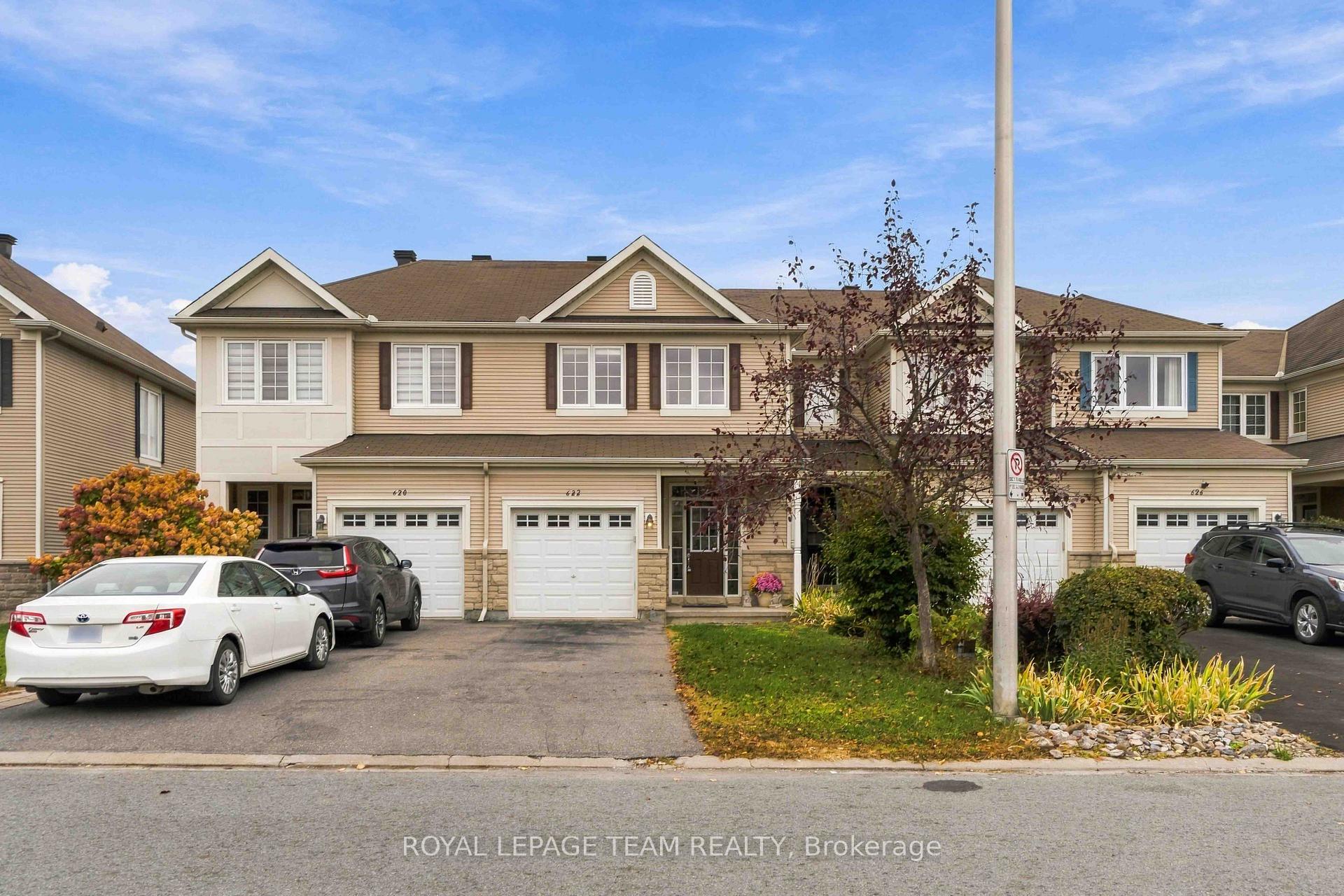 Photo 2 of 622 Pepperville Crescent, Ottawa, Kanata - Emerald Meadows/Trailwest — HOMEH