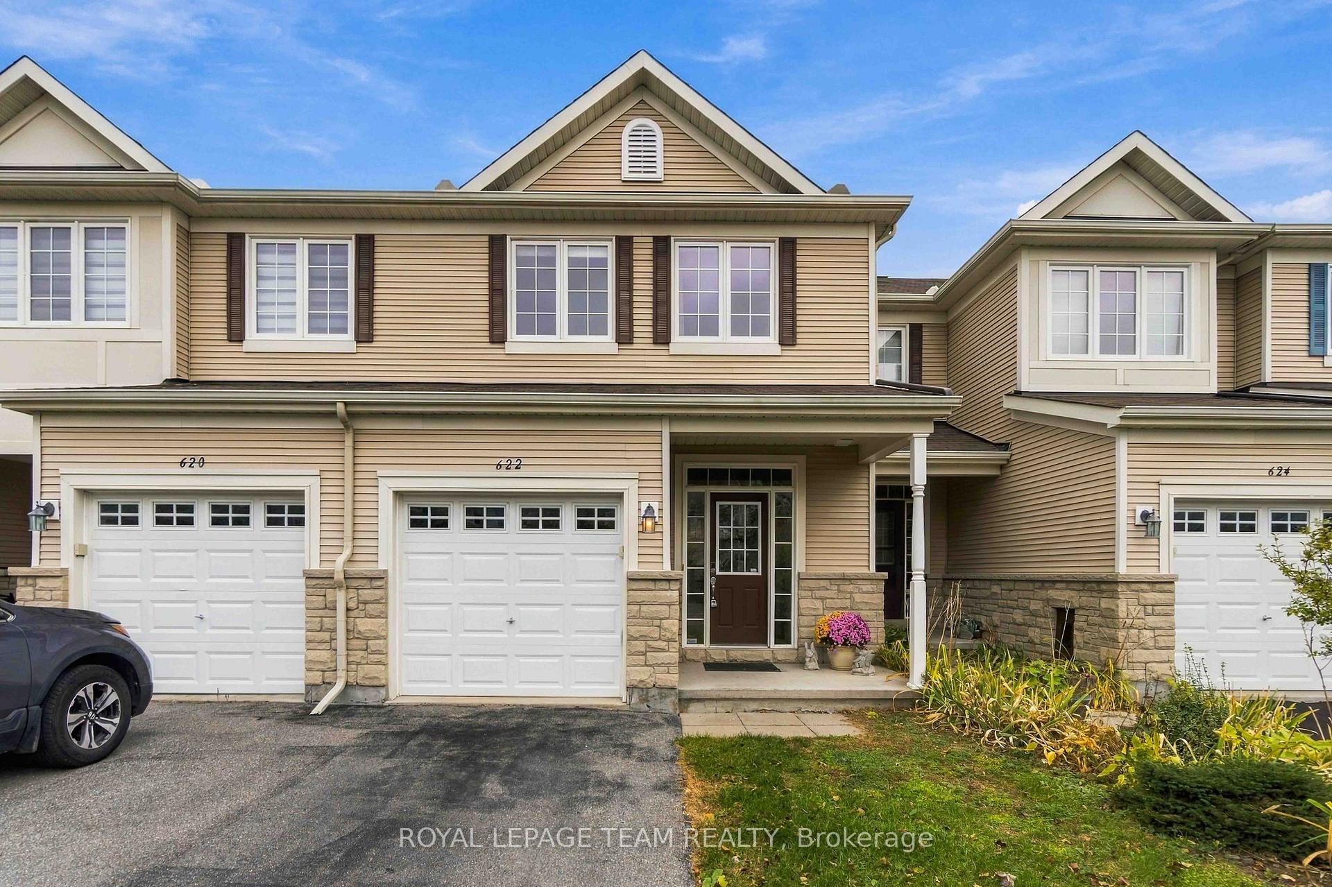 Photo 3 of 622 Pepperville Crescent, Ottawa, Kanata - Emerald Meadows/Trailwest — HOMEH