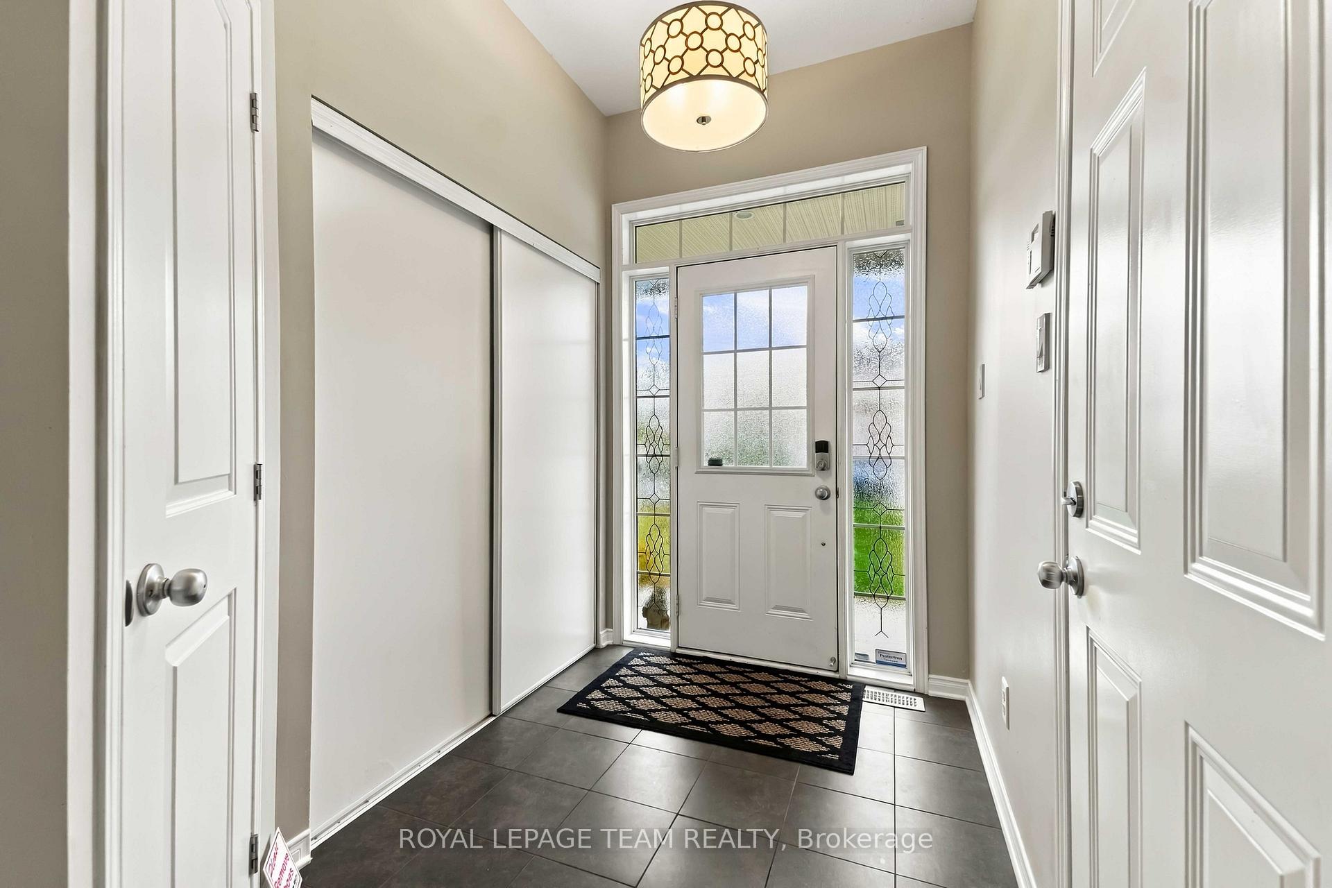 Photo 4 of 622 Pepperville Crescent, Ottawa, Kanata - Emerald Meadows/Trailwest — HOMEH