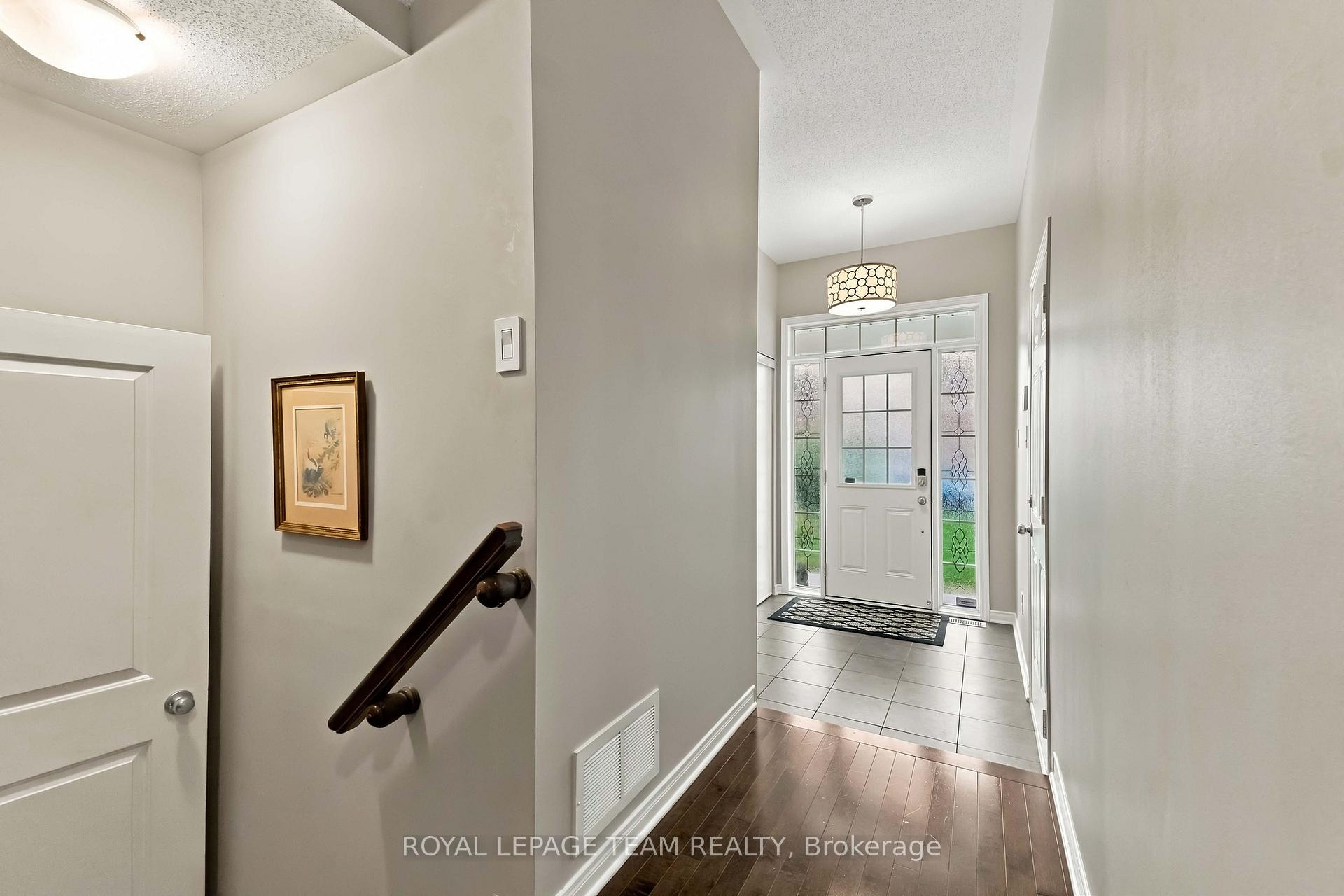 Photo 5 of 622 Pepperville Crescent, Ottawa, Kanata - Emerald Meadows/Trailwest — HOMEH
