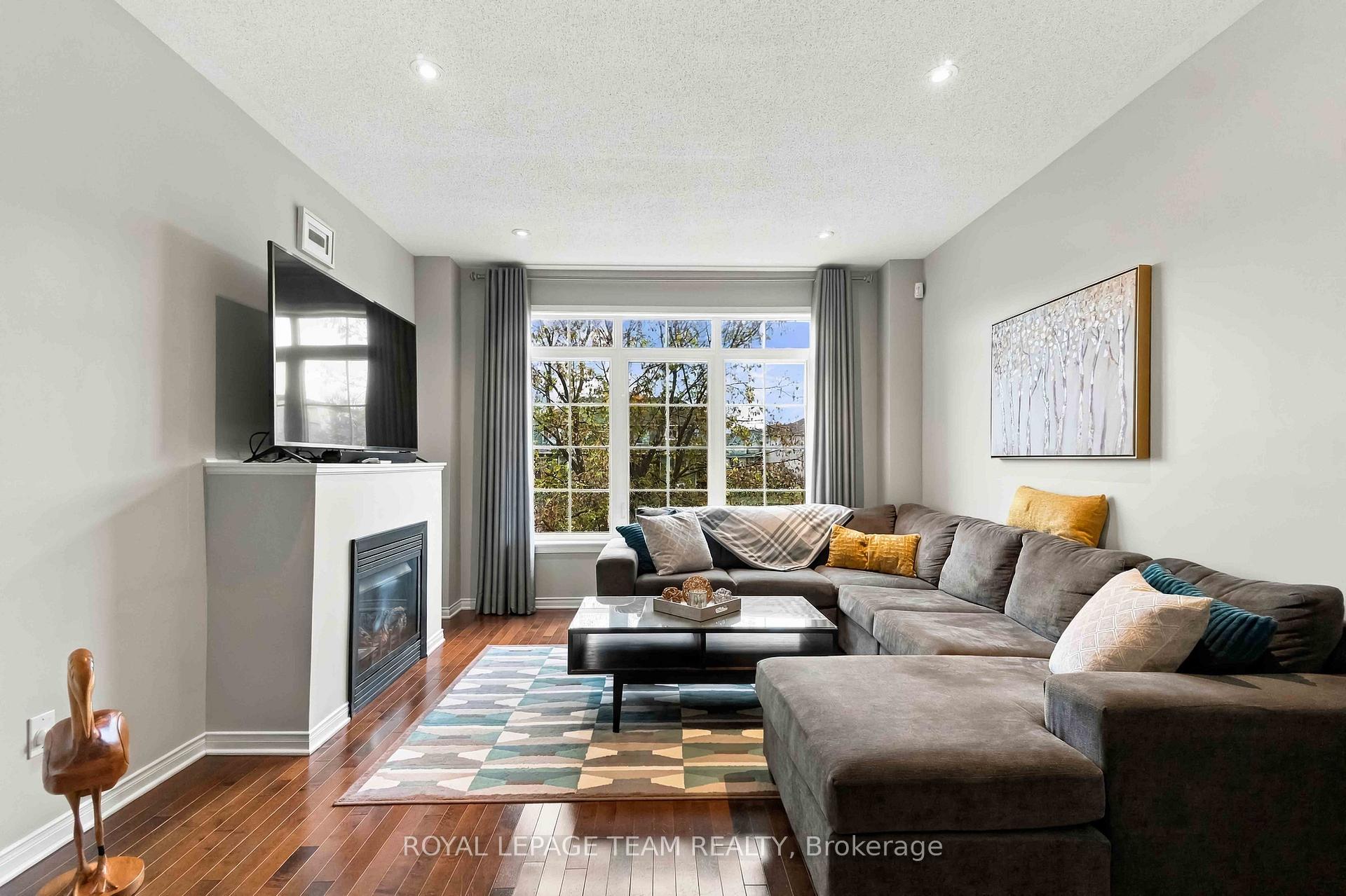 Photo 7 of 622 Pepperville Crescent, Ottawa, Kanata - Emerald Meadows/Trailwest — HOMEH