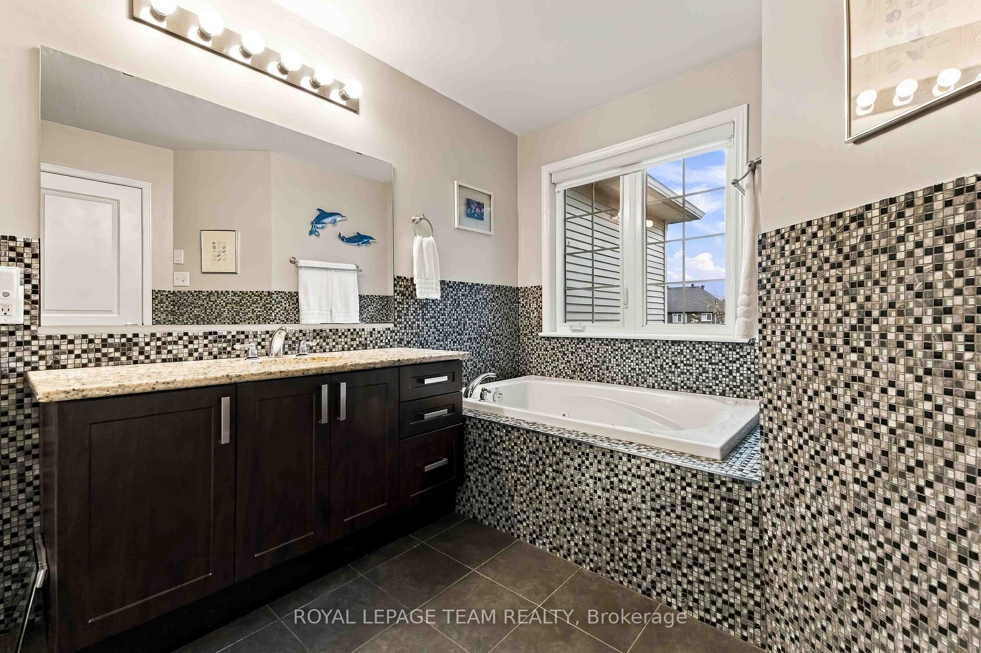 Photo 23 of 622 Pepperville Crescent, Ottawa, Kanata - Emerald Meadows/Trailwest — HOMEH