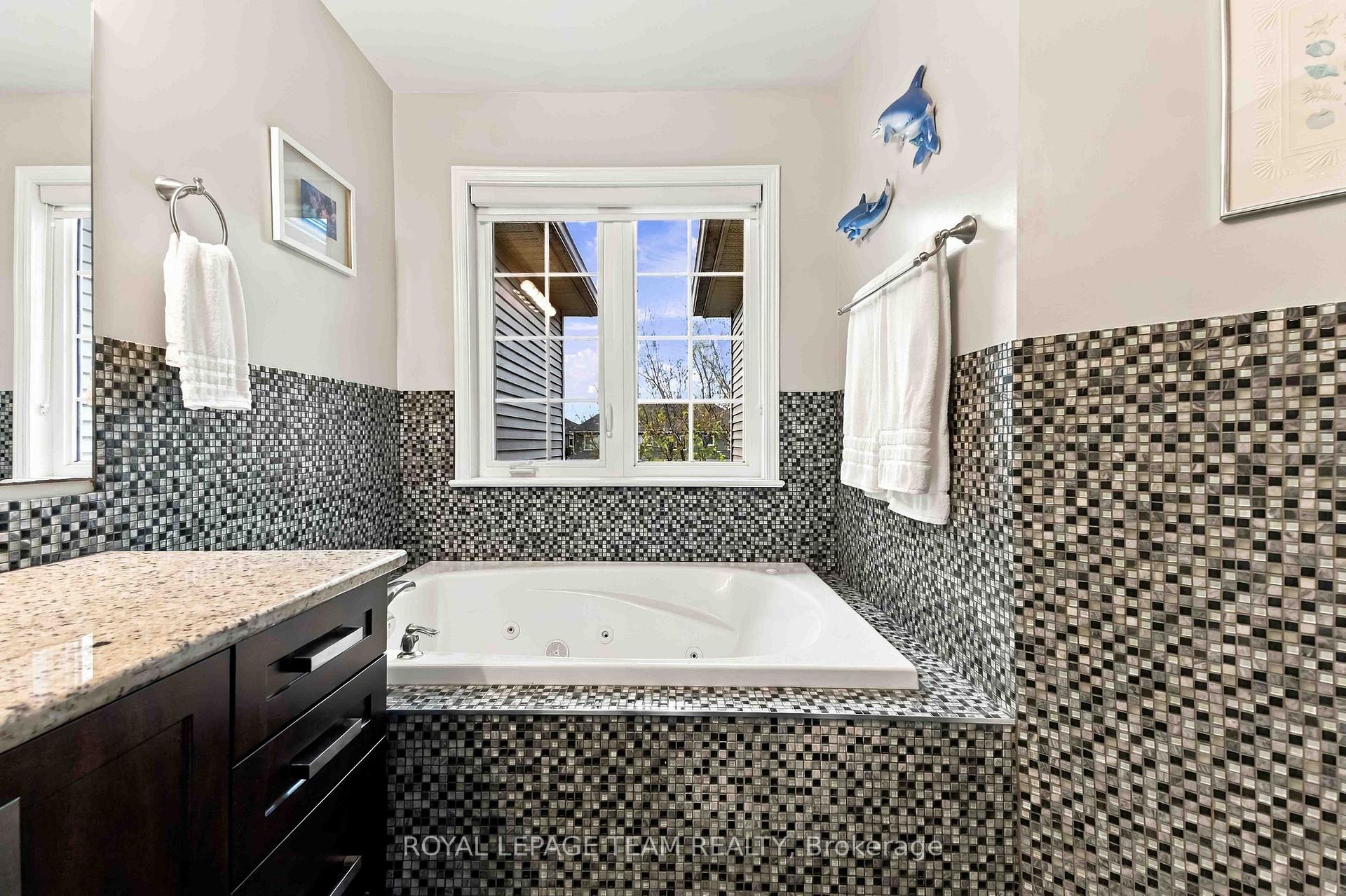 Photo 24 of 622 Pepperville Crescent, Ottawa, Kanata - Emerald Meadows/Trailwest — HOMEH