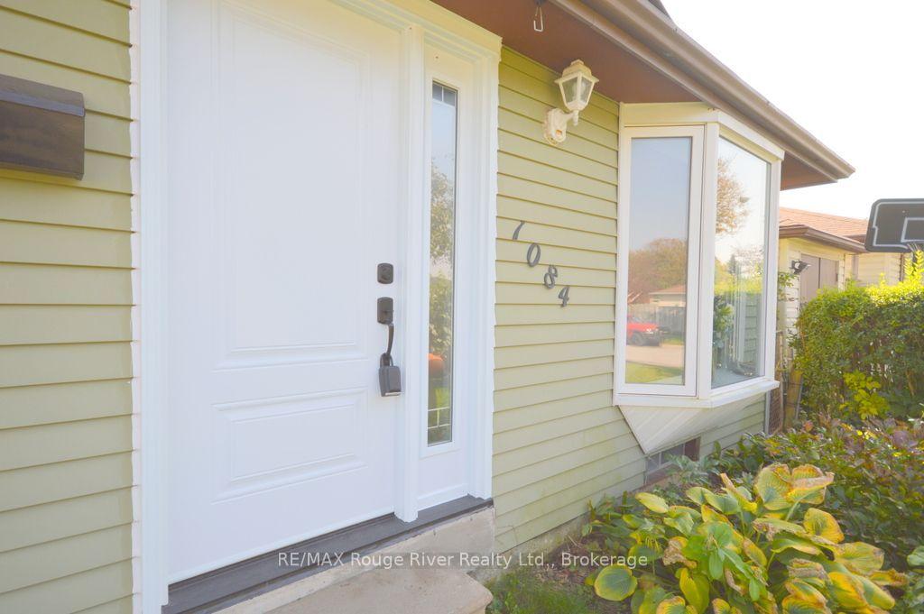 Photo 3 of 1084 Norman Crescent, Oshawa, Donevan — HOMEH