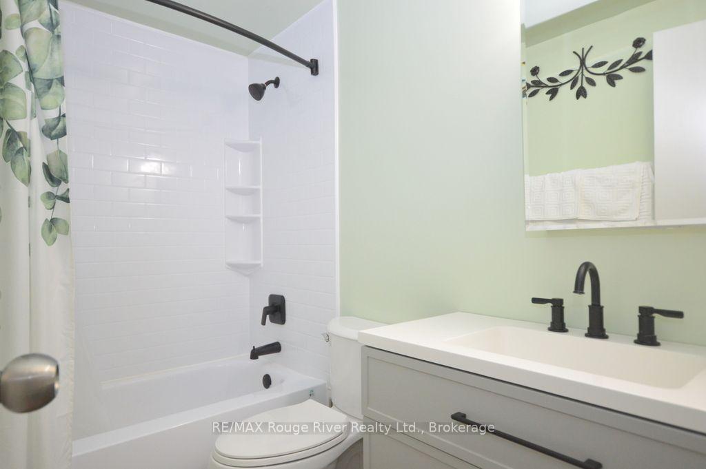 Photo 11 of 1084 Norman Crescent, Oshawa, Donevan — HOMEH