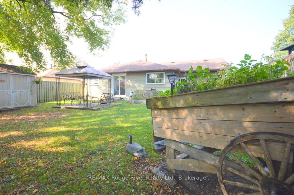 Photo 17 of 1084 Norman Crescent, Oshawa, Donevan — HOMEH