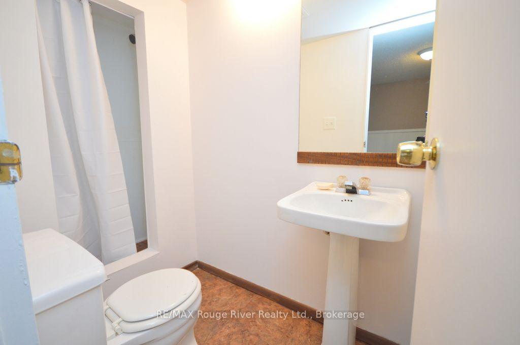 Photo 19 of 1084 Norman Crescent, Oshawa, Donevan — HOMEH