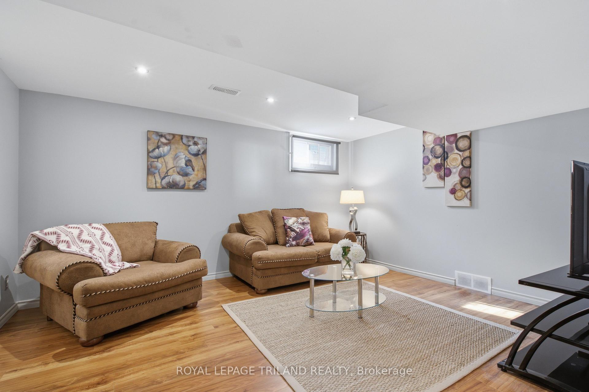 Photo 30 of 191 Barker Street, London, East C — HOMEH