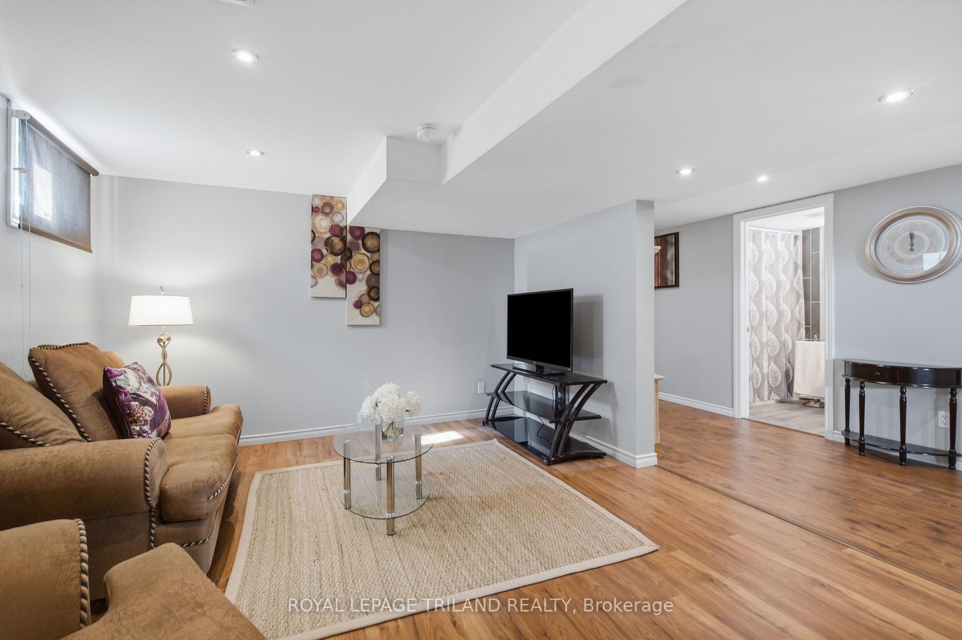 Photo 31 of 191 Barker Street, London, East C — HOMEH