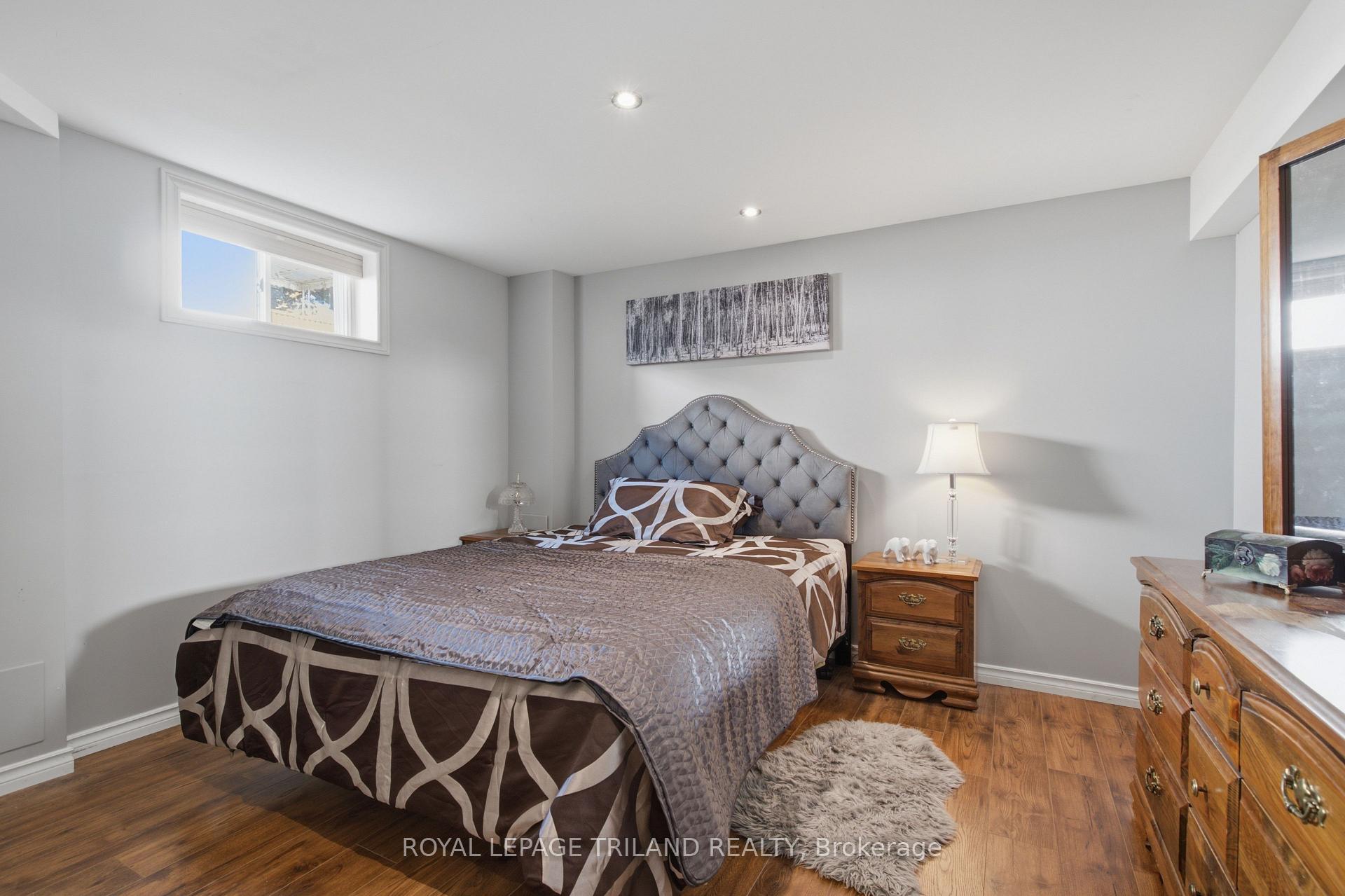 Photo 33 of 191 Barker Street, London, East C — HOMEH