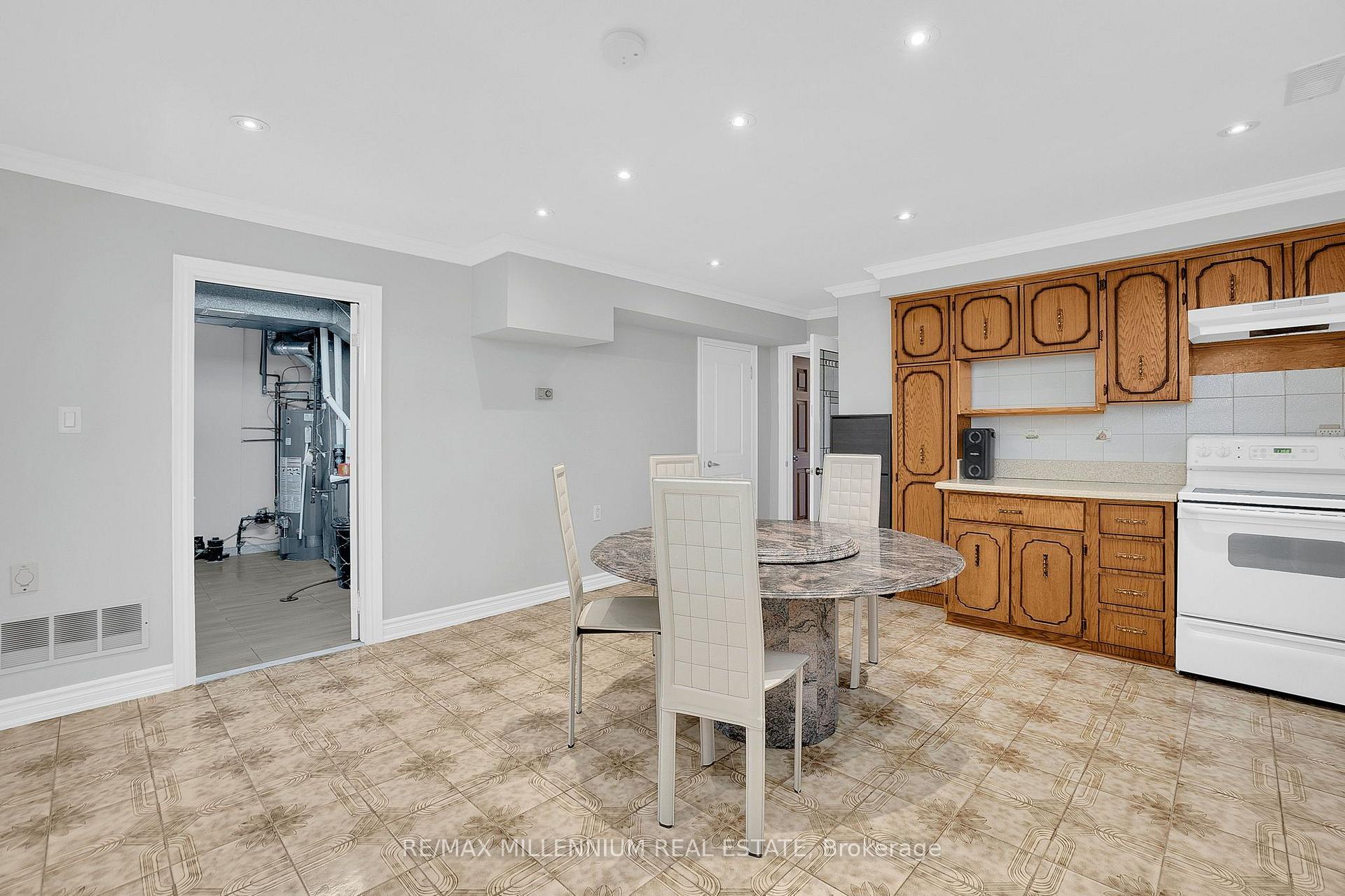 Photo 4 of Unit Lower, 99 Willis Road, Vaughan, East Woodbridge — HOMEH