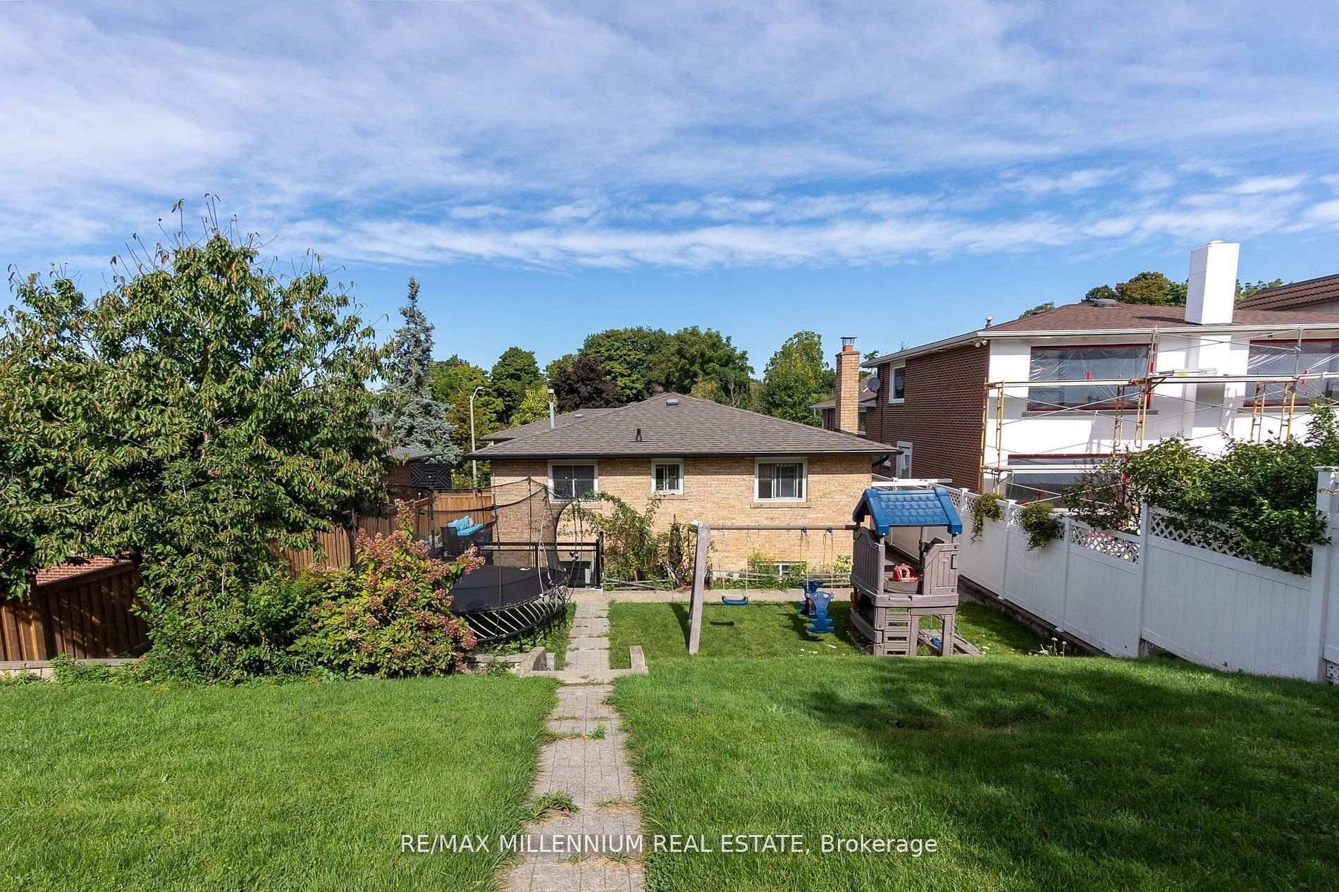 Photo 11 of Unit Lower, 99 Willis Road, Vaughan, East Woodbridge — HOMEH