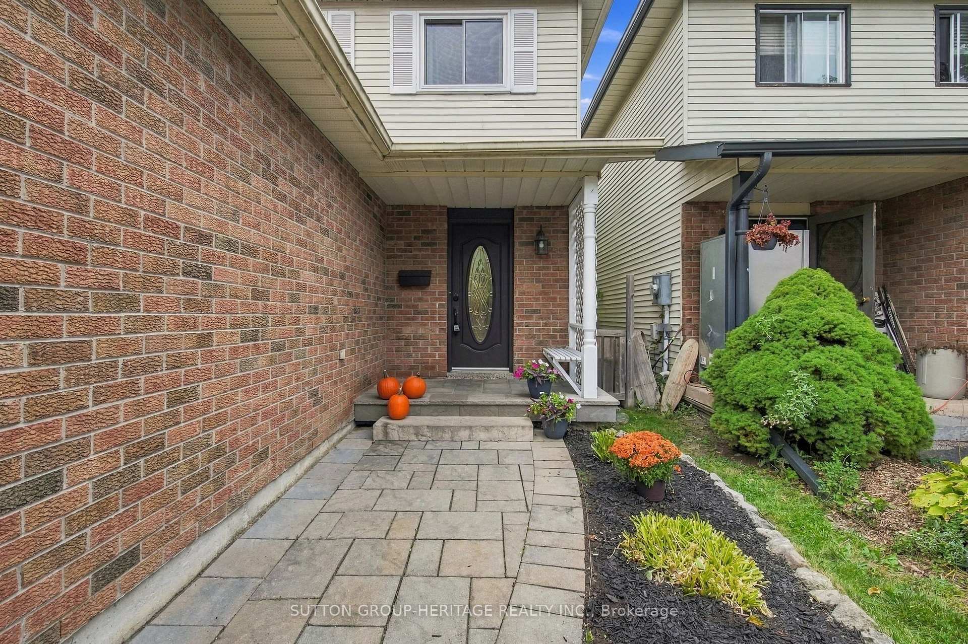 Photo 2 of 68 Hartsfield Drive, Clarington, Courtice — HOMEH