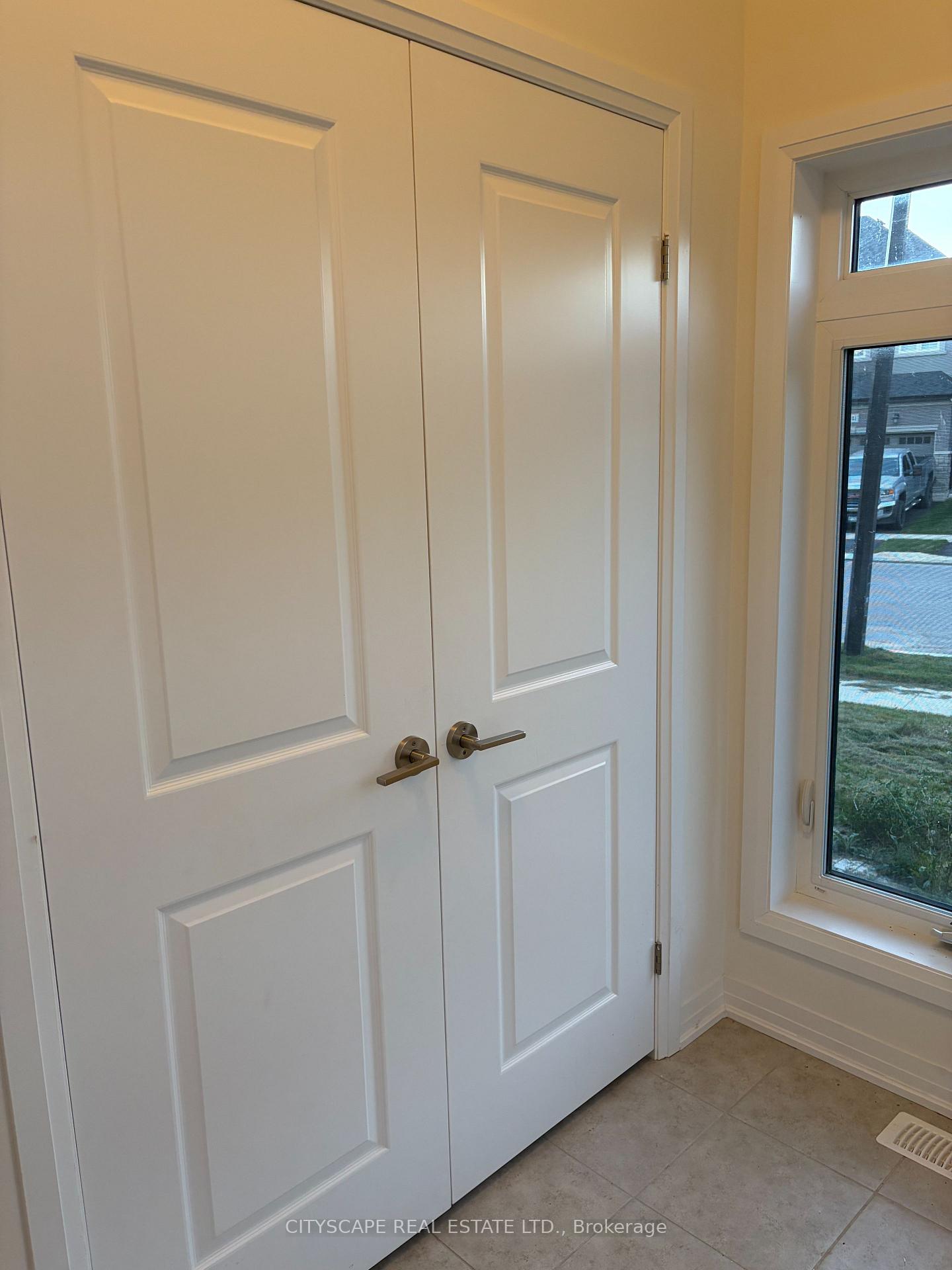 Photo 11 of 28 Mckernan Avenue, Brantford, Empire South — HOMEH
