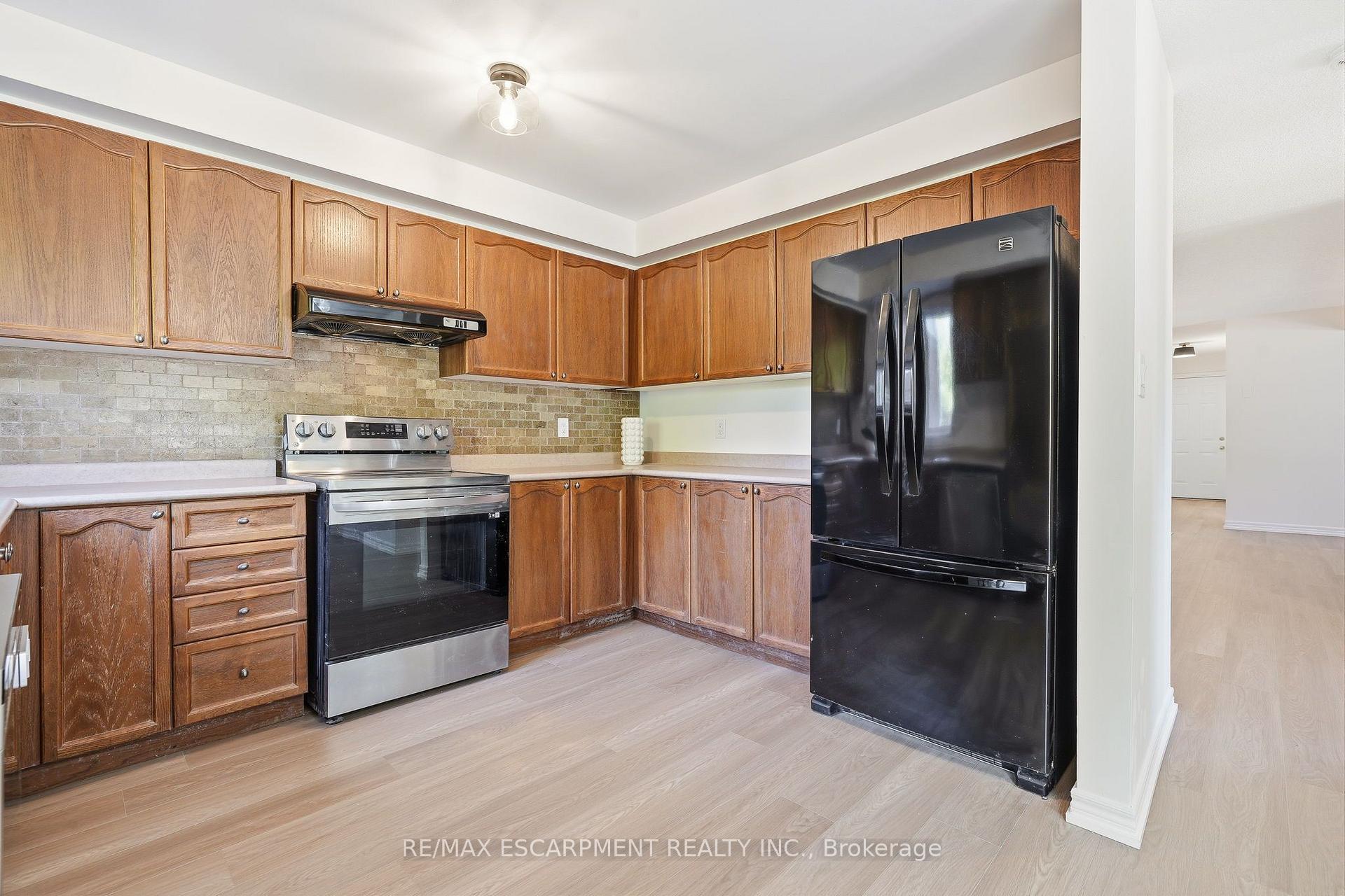 Photo 9 of Unit 7, 1745 Creek Way, Burlington, Uptown — HOMEH