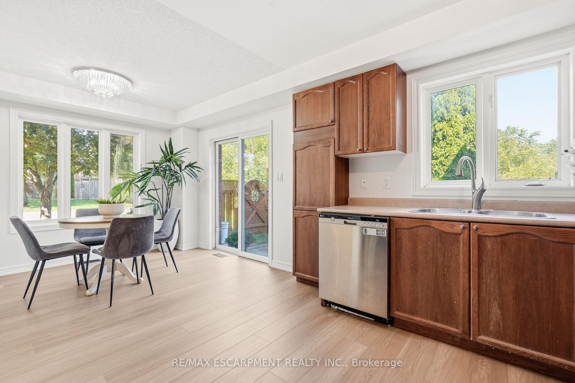 Photo 11 of Unit 7, 1745 Creek Way, Burlington, Uptown — HOMEH