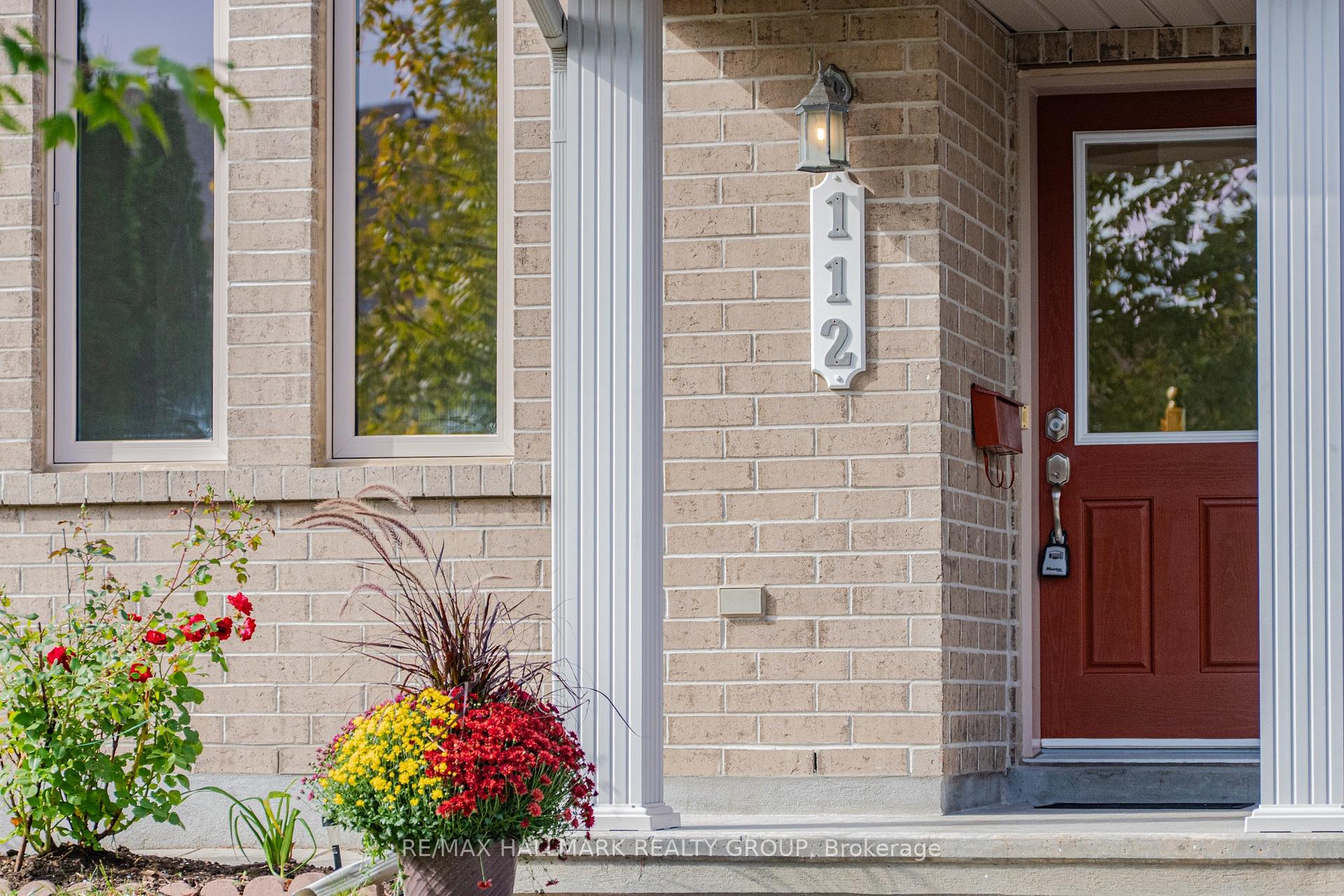 Photo 2 of 112 Akita Walk, Ottawa, Barrhaven - Strandherd — HOMEH