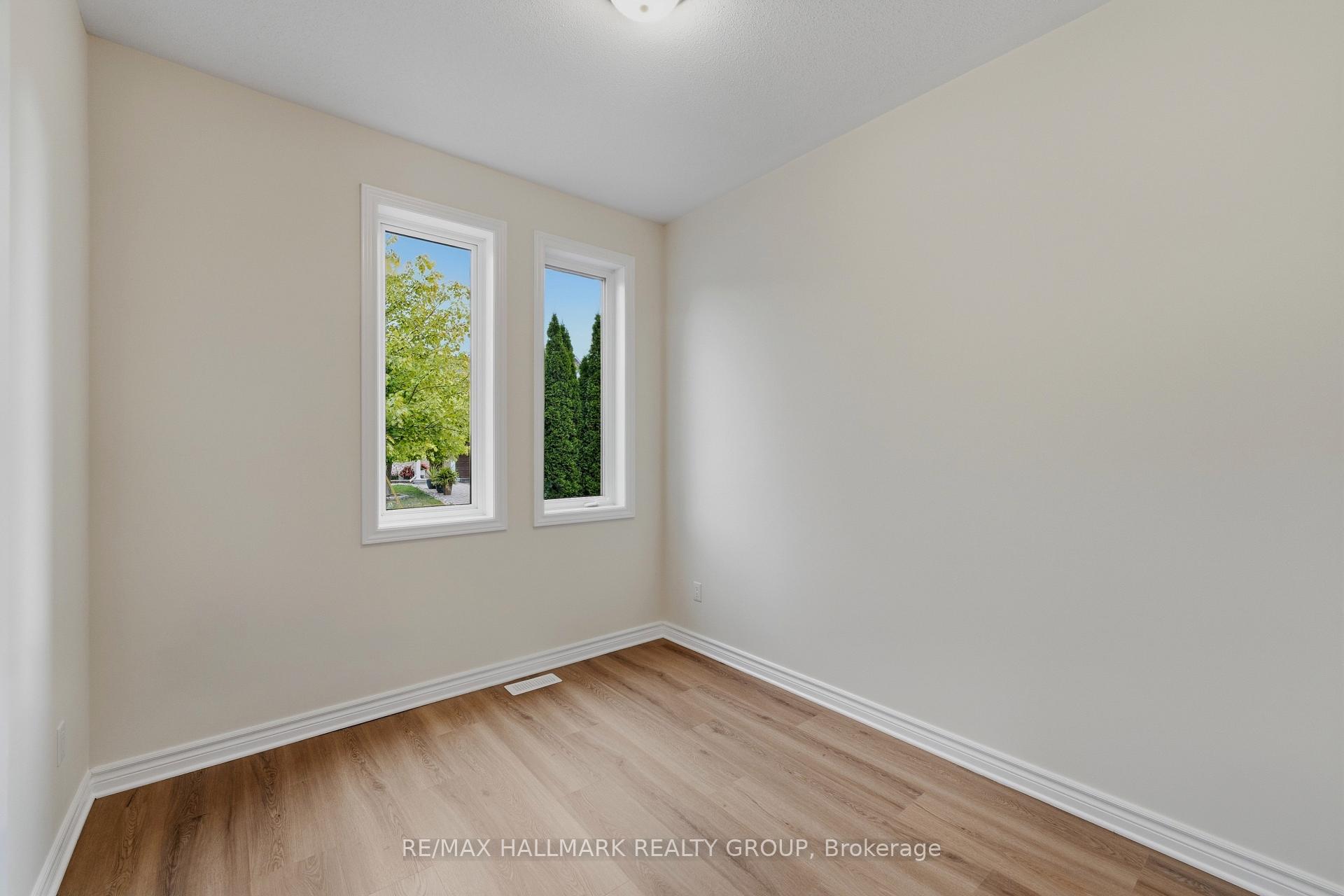Photo 5 of 112 Akita Walk, Ottawa, Barrhaven - Strandherd — HOMEH