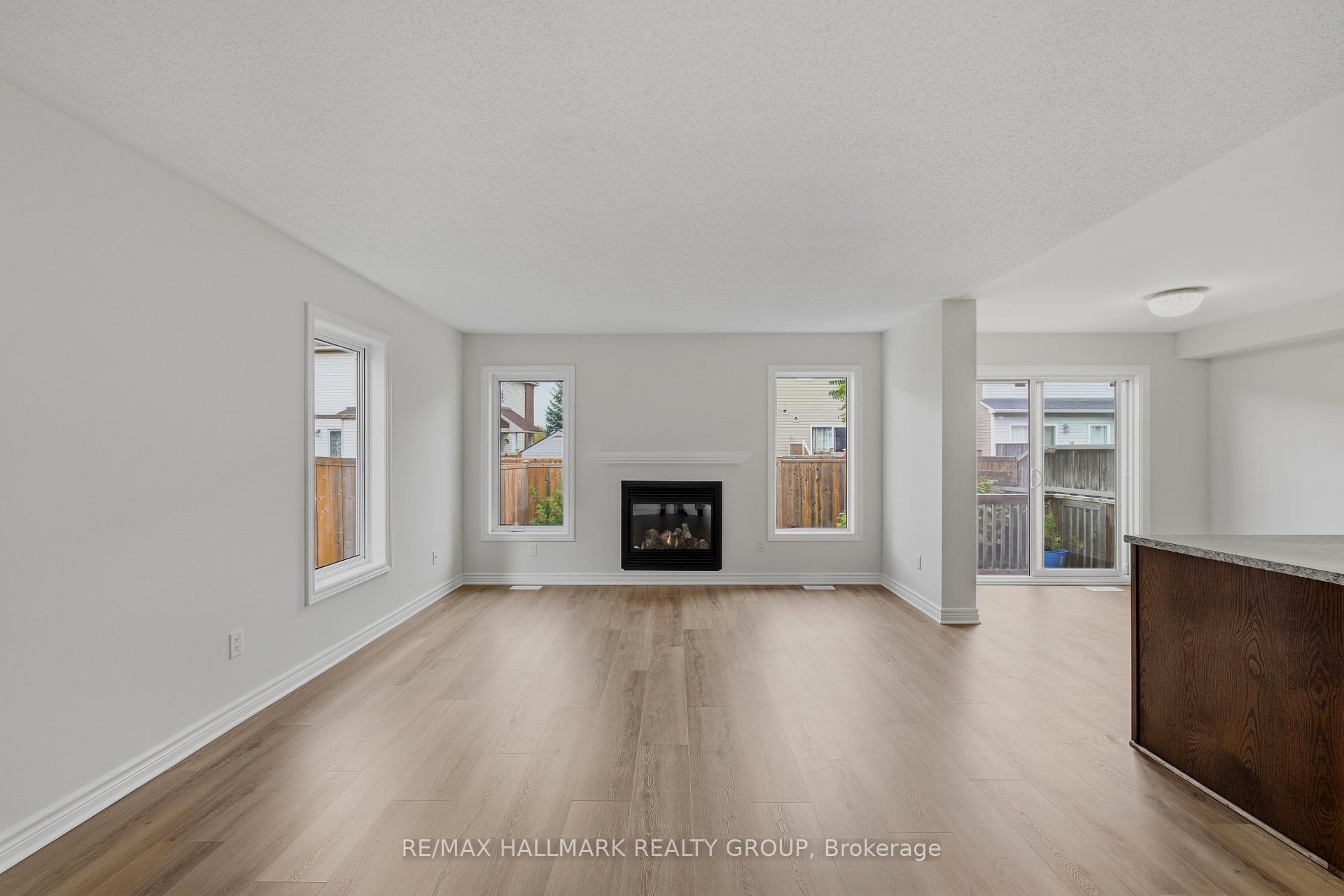 Photo 6 of 112 Akita Walk, Ottawa, Barrhaven - Strandherd — HOMEH