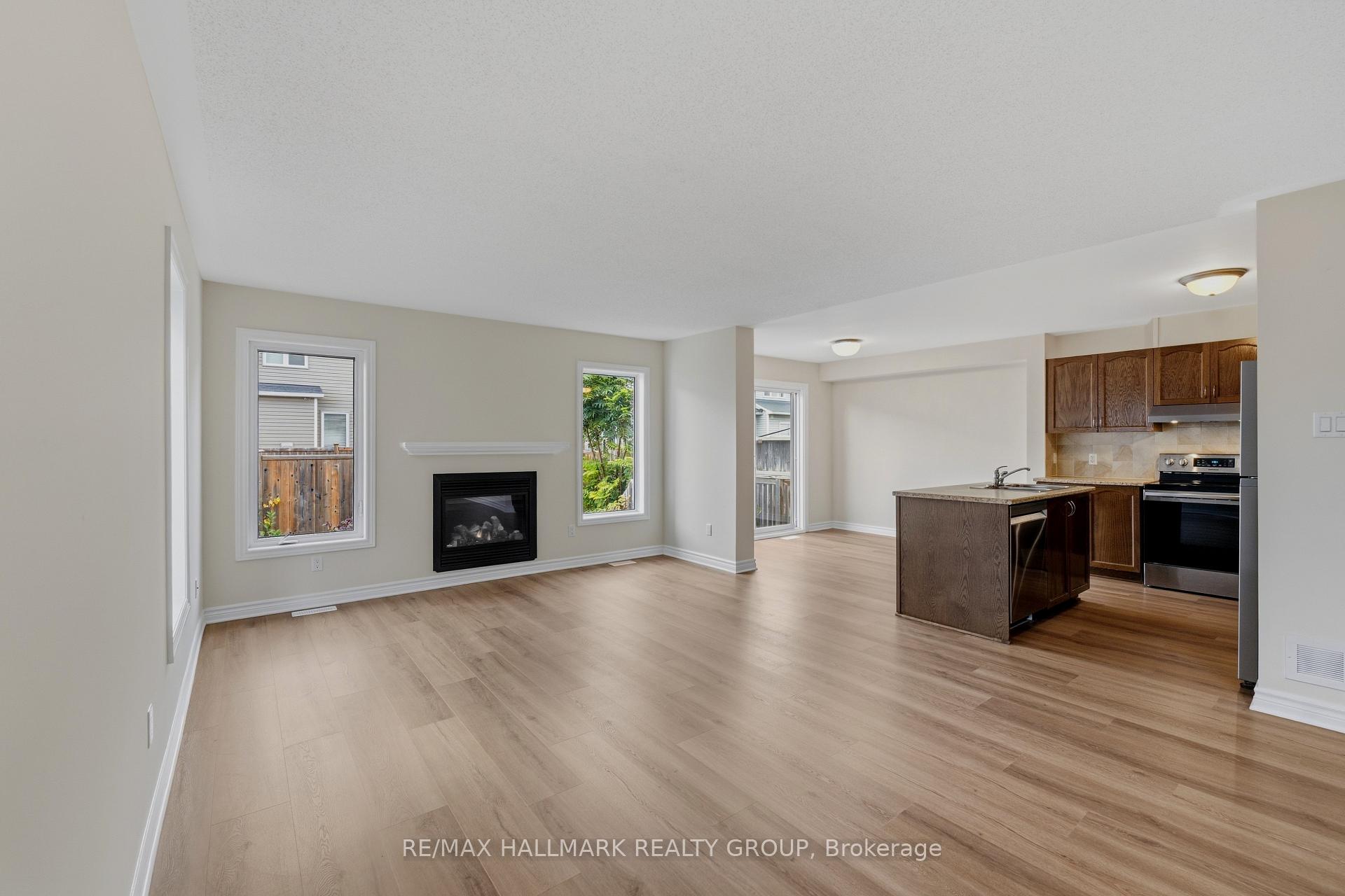 Photo 12 of 112 Akita Walk, Ottawa, Barrhaven - Strandherd — HOMEH