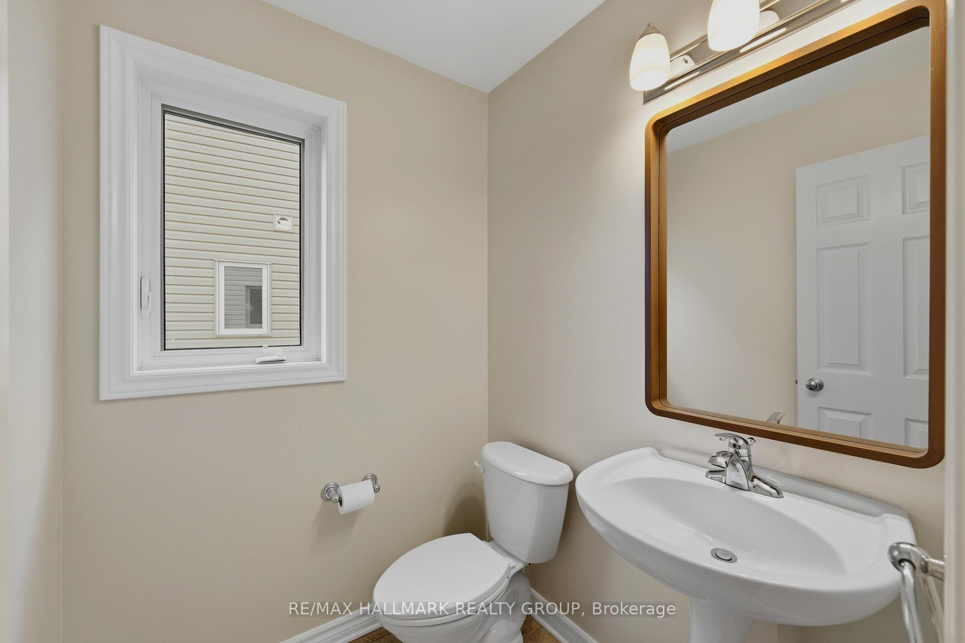 Photo 13 of 112 Akita Walk, Ottawa, Barrhaven - Strandherd — HOMEH