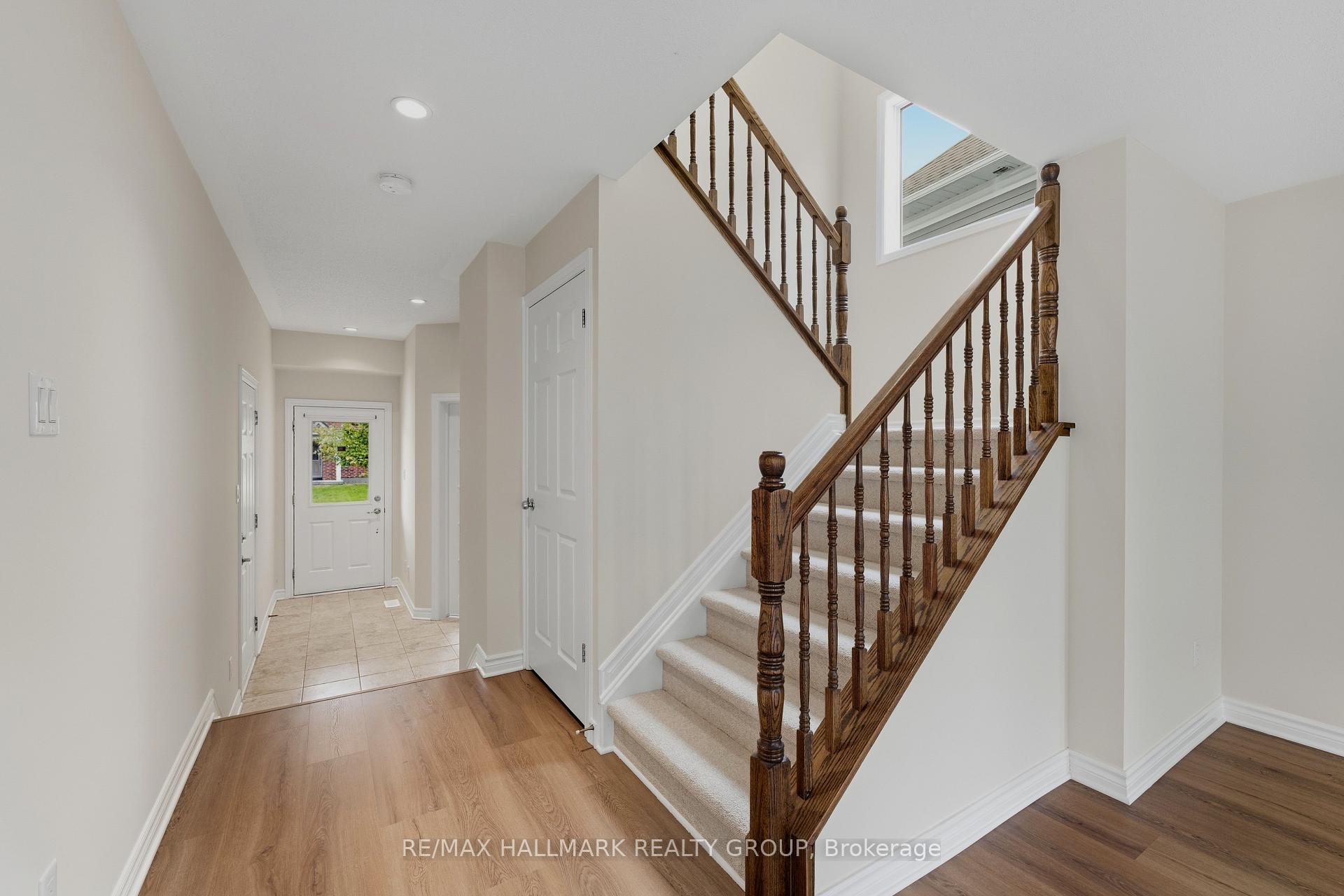 Photo 14 of 112 Akita Walk, Ottawa, Barrhaven - Strandherd — HOMEH