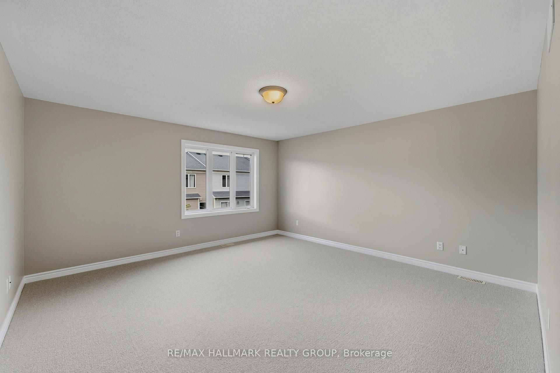 Photo 15 of 112 Akita Walk, Ottawa, Barrhaven - Strandherd — HOMEH