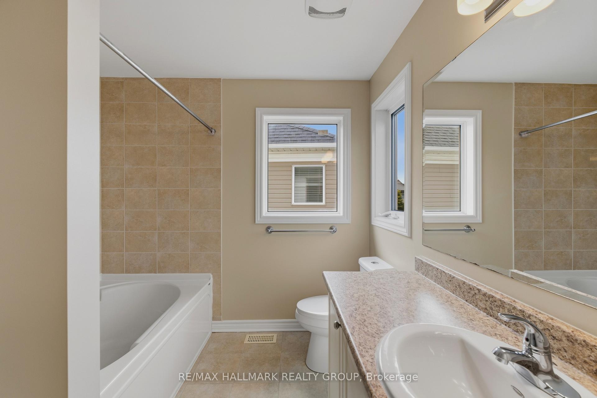 Photo 17 of 112 Akita Walk, Ottawa, Barrhaven - Strandherd — HOMEH