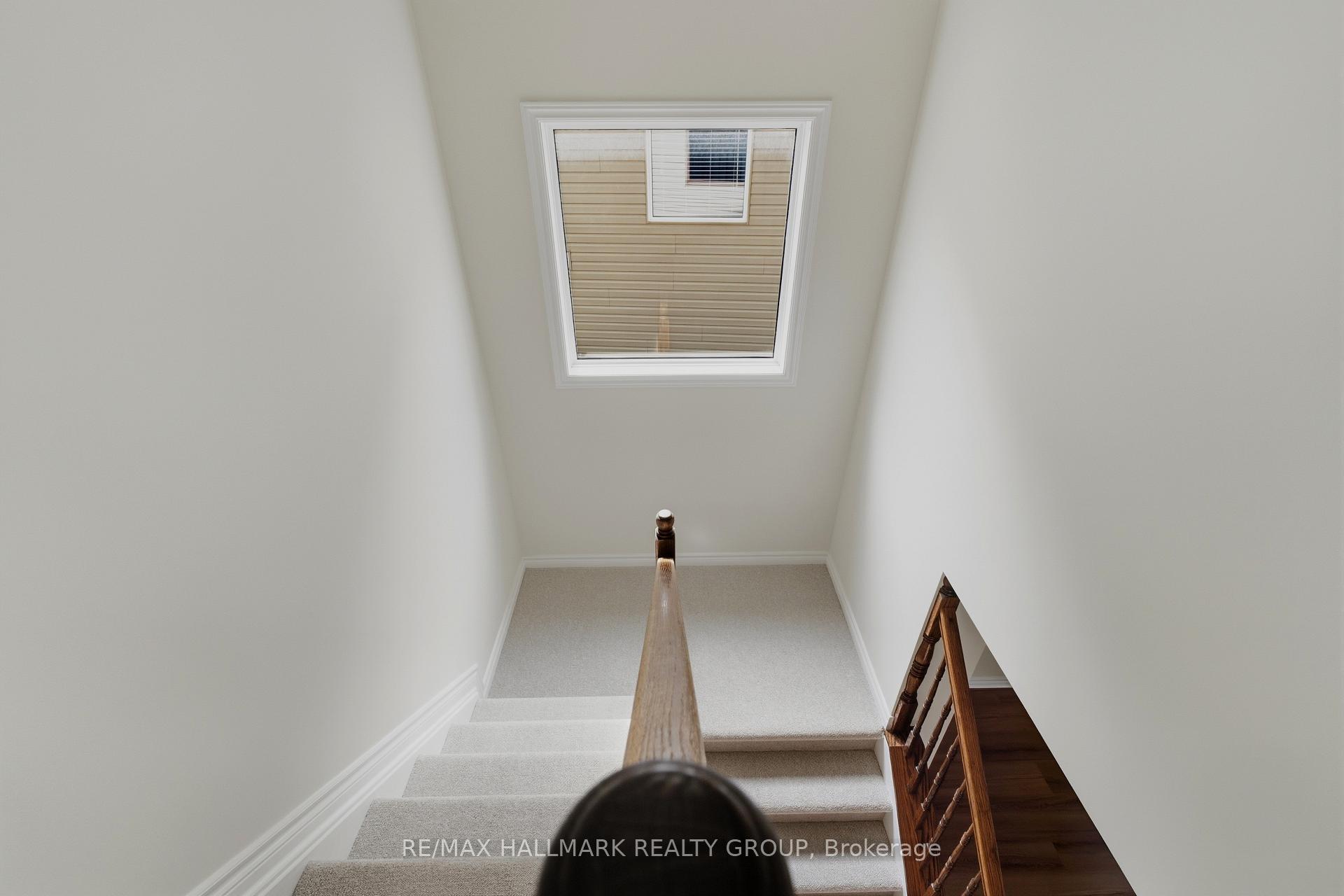 Photo 23 of 112 Akita Walk, Ottawa, Barrhaven - Strandherd — HOMEH
