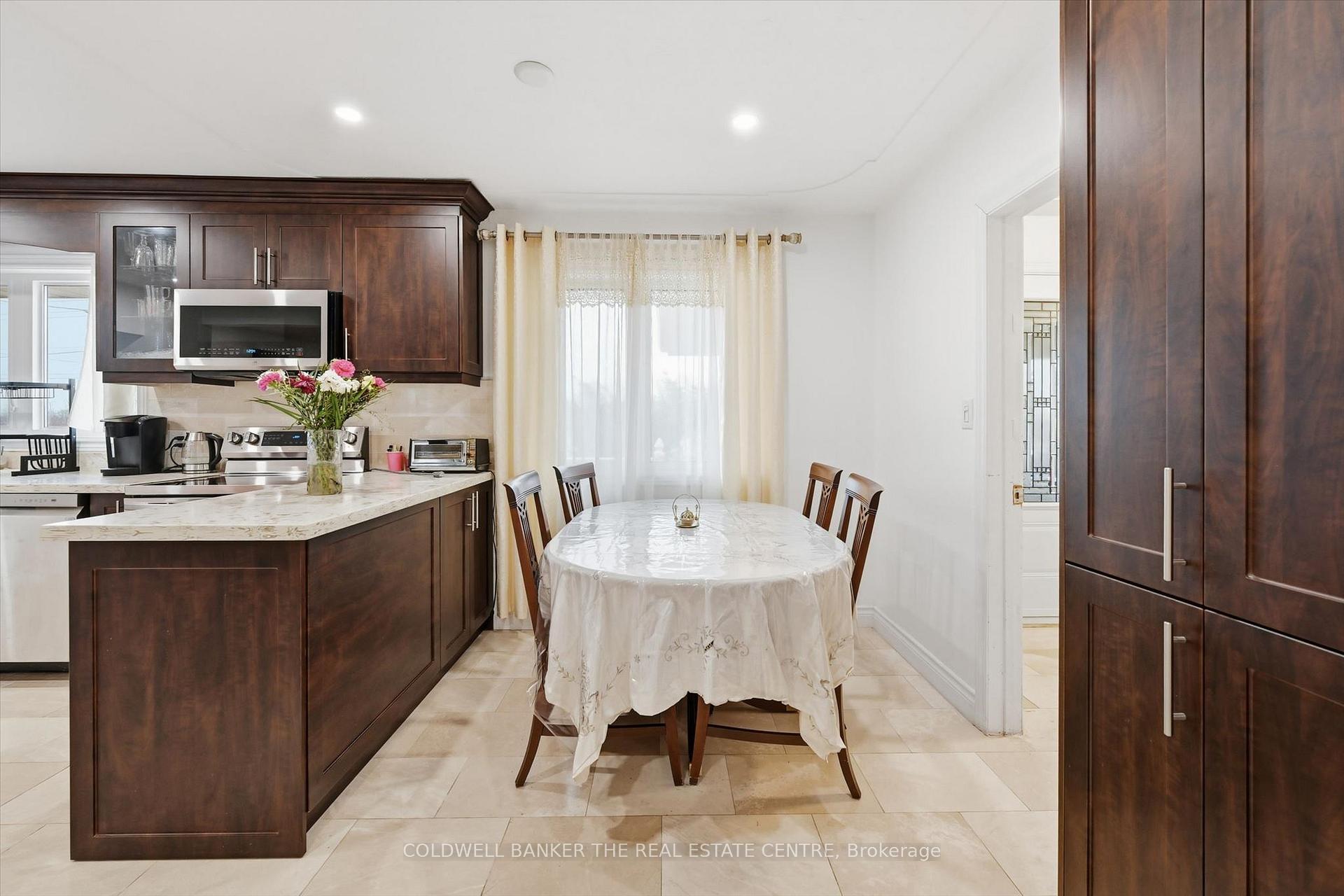 Photo 9 of 356 Mountain Road, Grimsby, Grimsby Escarpment — HOMEH