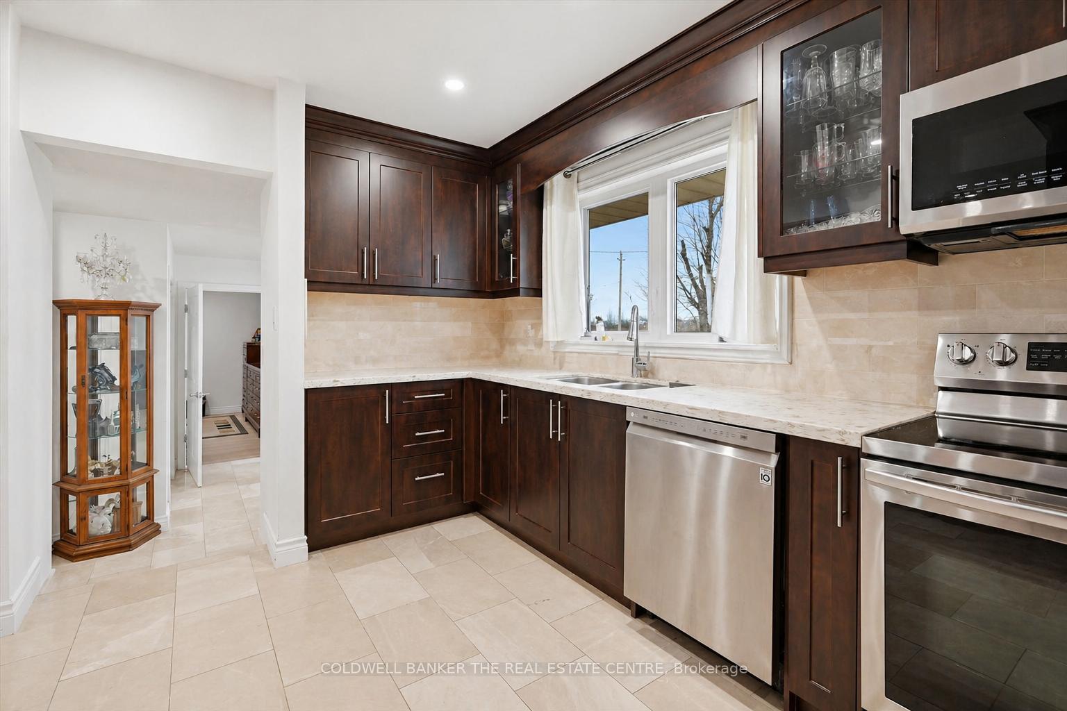 Photo 10 of 356 Mountain Road, Grimsby, Grimsby Escarpment — HOMEH
