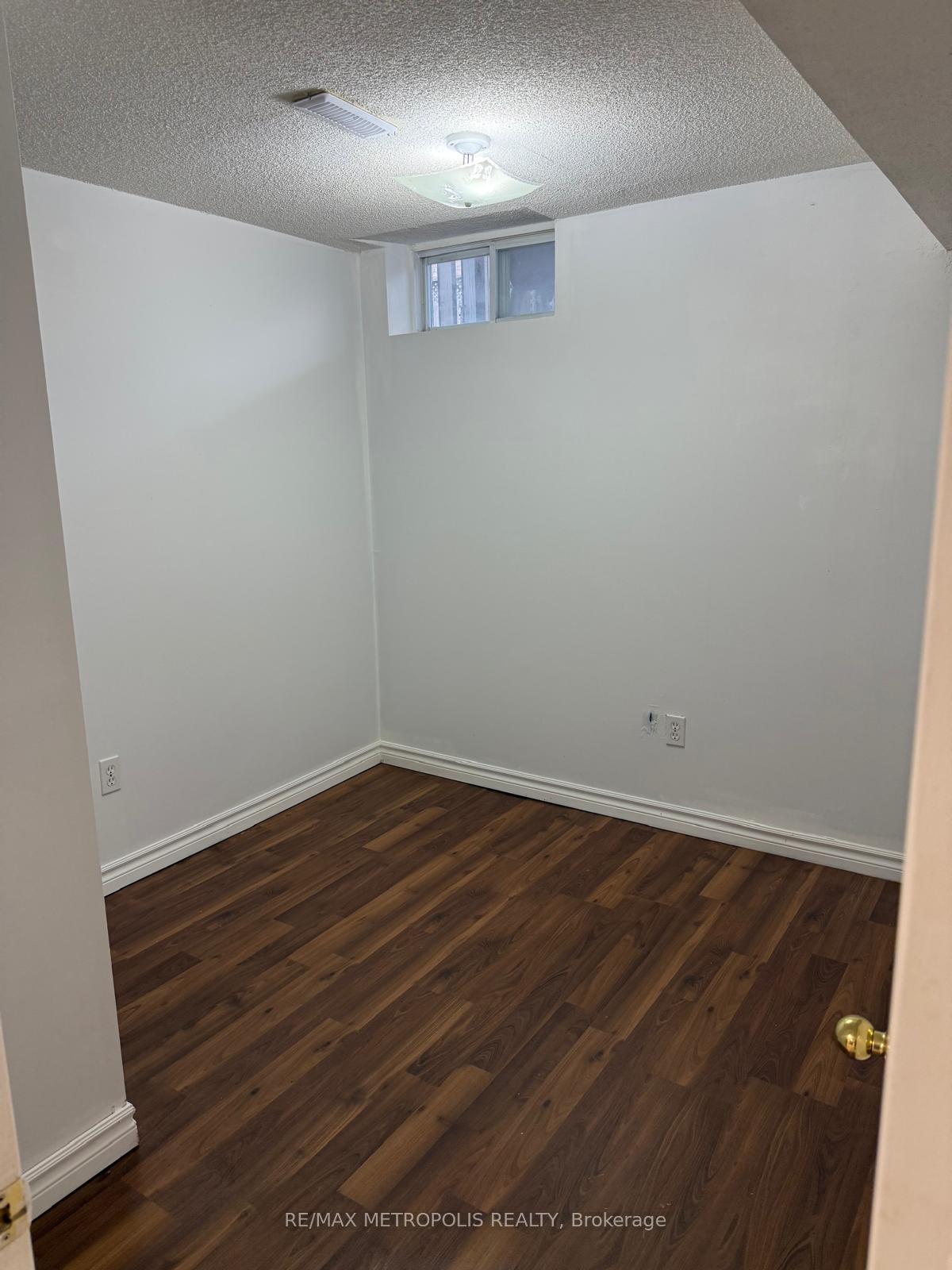 Photo 5 of Unit Basement, 116 Douglas Haig Drive, Markham, Middlefield — HOMEH