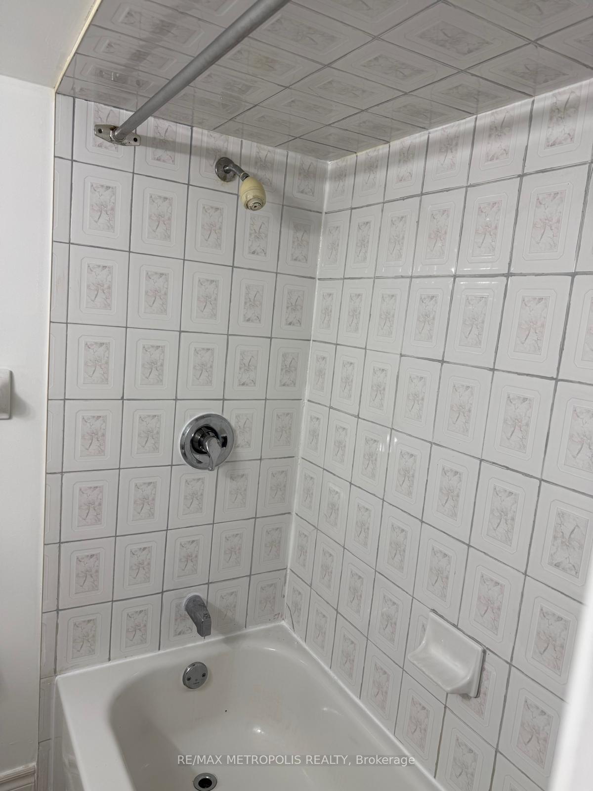 Photo 7 of Unit Basement, 116 Douglas Haig Drive, Markham, Middlefield — HOMEH