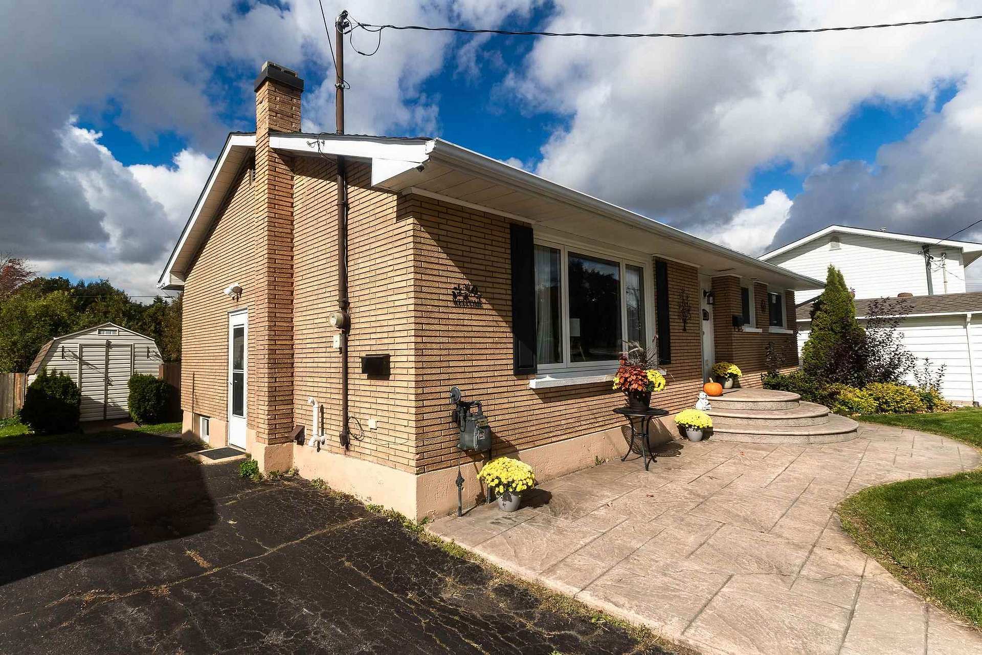 Photo 3 of 29 Routledge Avenue, Sault Ste Marie, Ward 2 — HOMEH