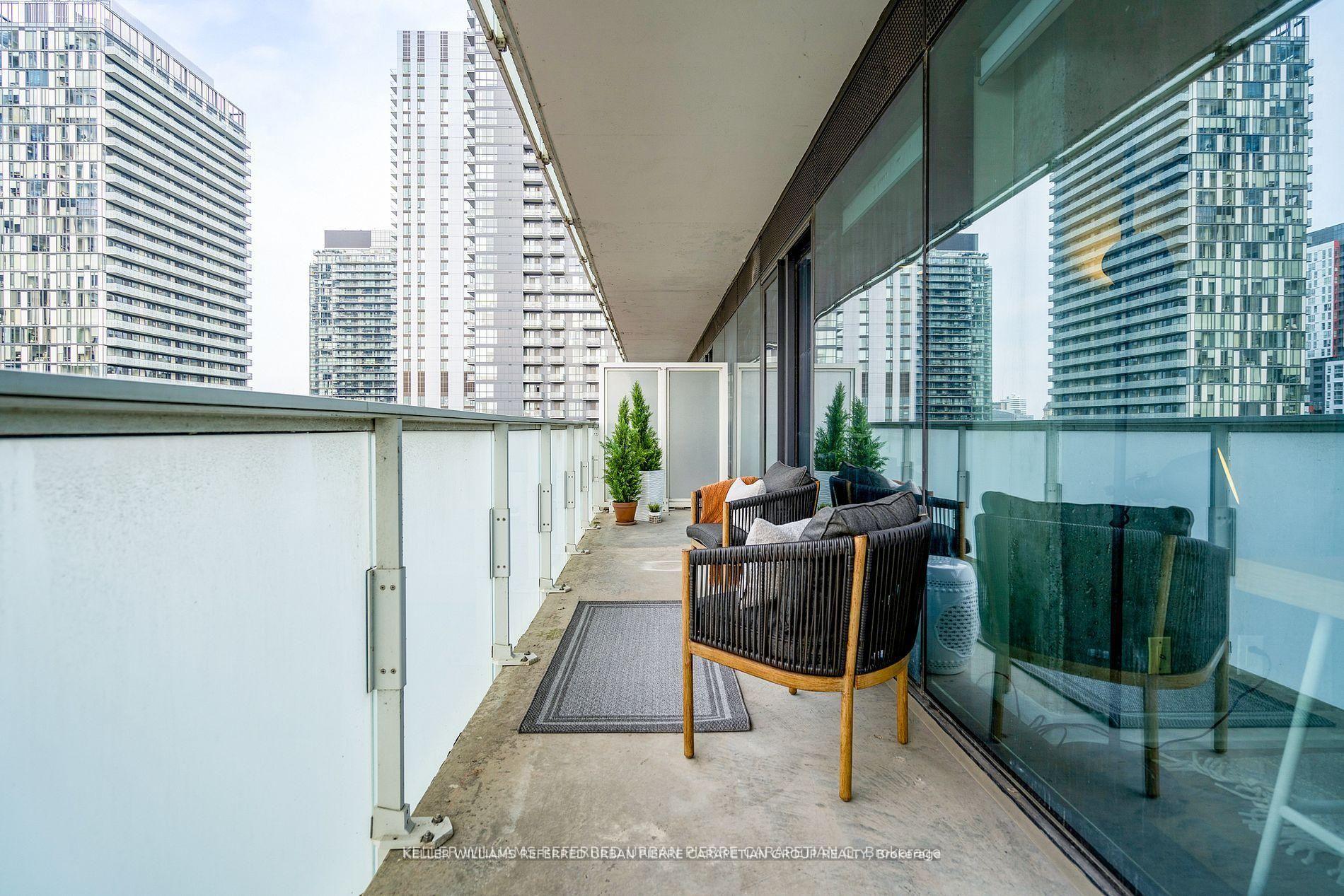 Photo 11 of Unit 2004, 11 Charlotte Street, Toronto, Waterfront Communities — HOMEH