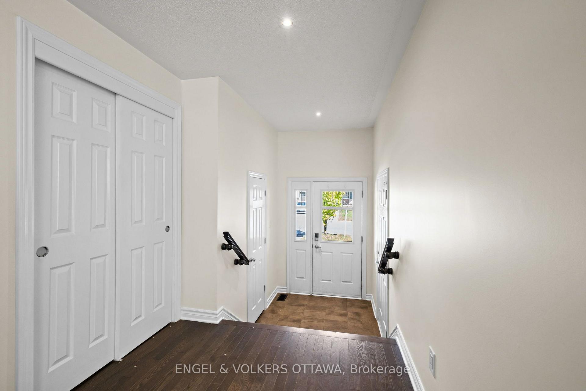 Photo 4 of 561 Petrichor Crescent, Ottawa, Avalon West — HOMEH