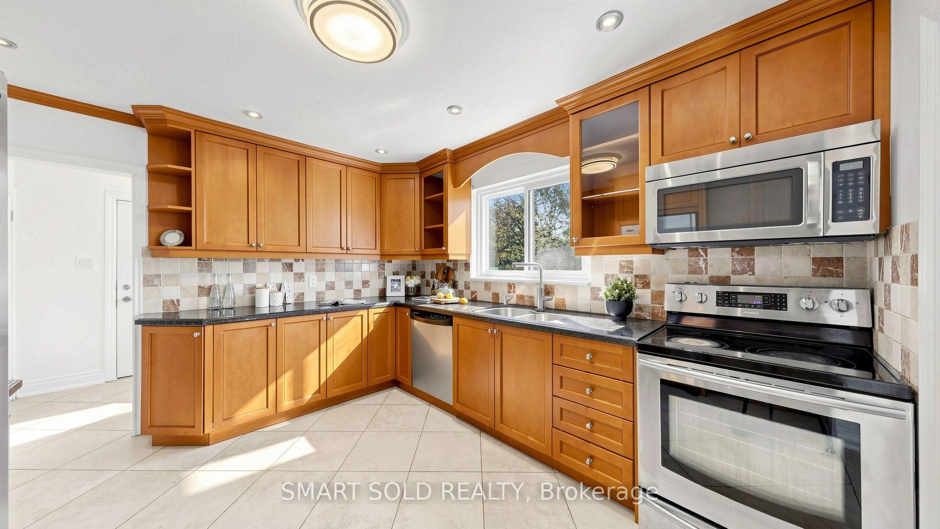 Photo 3 of 210 Shaughnessy Boulevard, North York, Don Valley Village — HOMEH