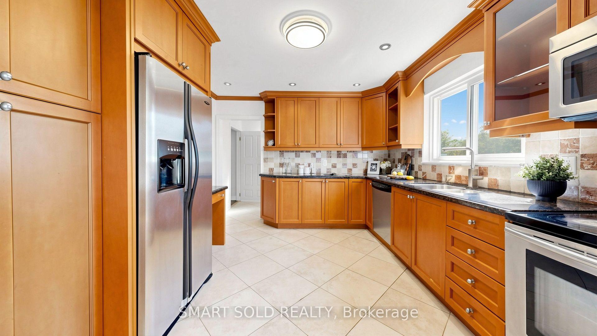 Photo 7 of 210 Shaughnessy Boulevard, North York, Don Valley Village — HOMEH