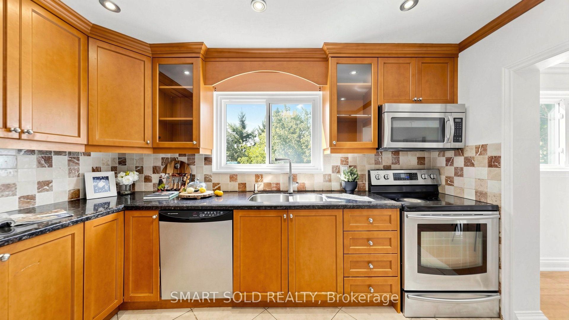 Photo 8 of 210 Shaughnessy Boulevard, North York, Don Valley Village — HOMEH