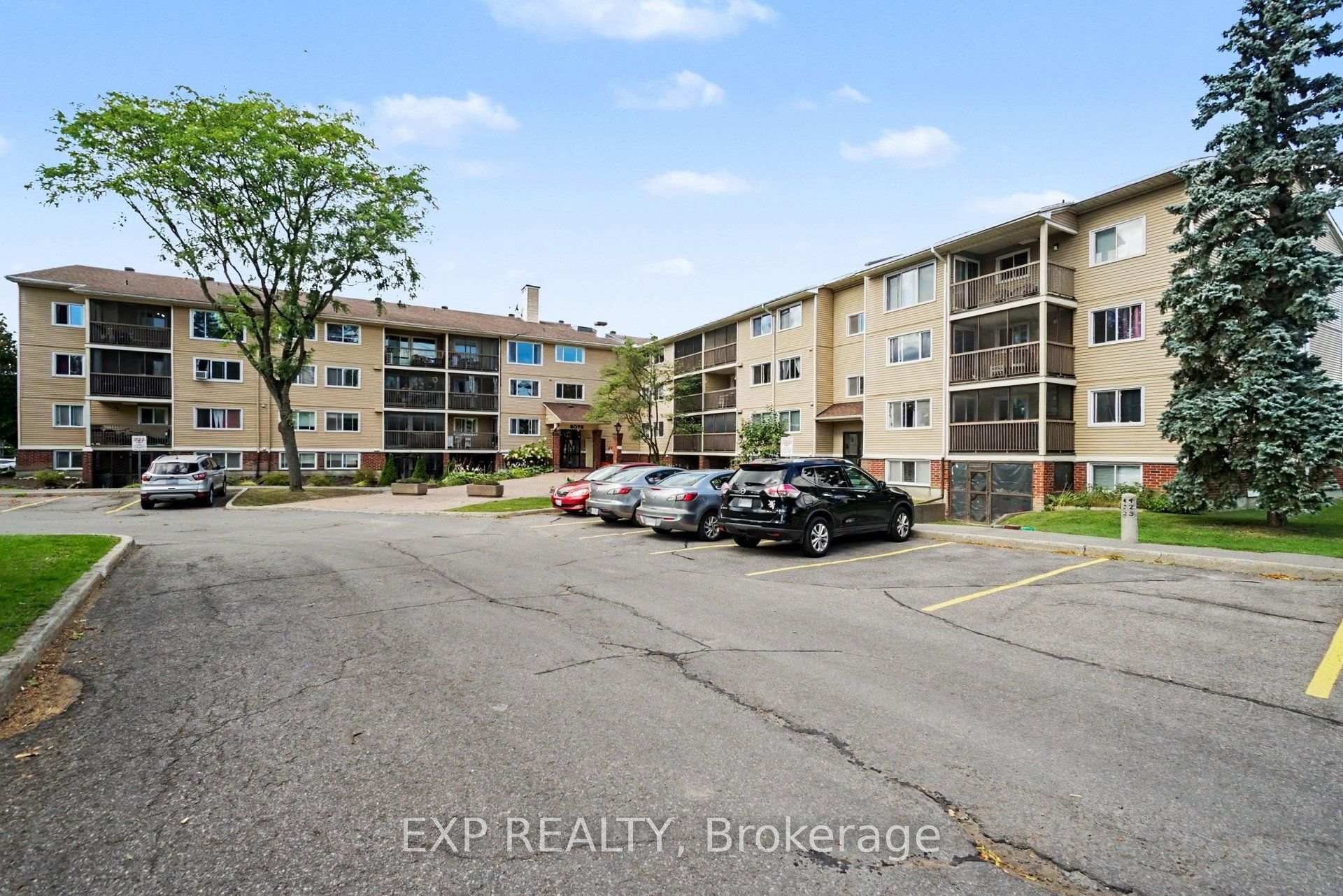 Photo 2 of Unit 304, 6376 Bilberry Drive, Ottawa, Orleans Wood — HOMEH