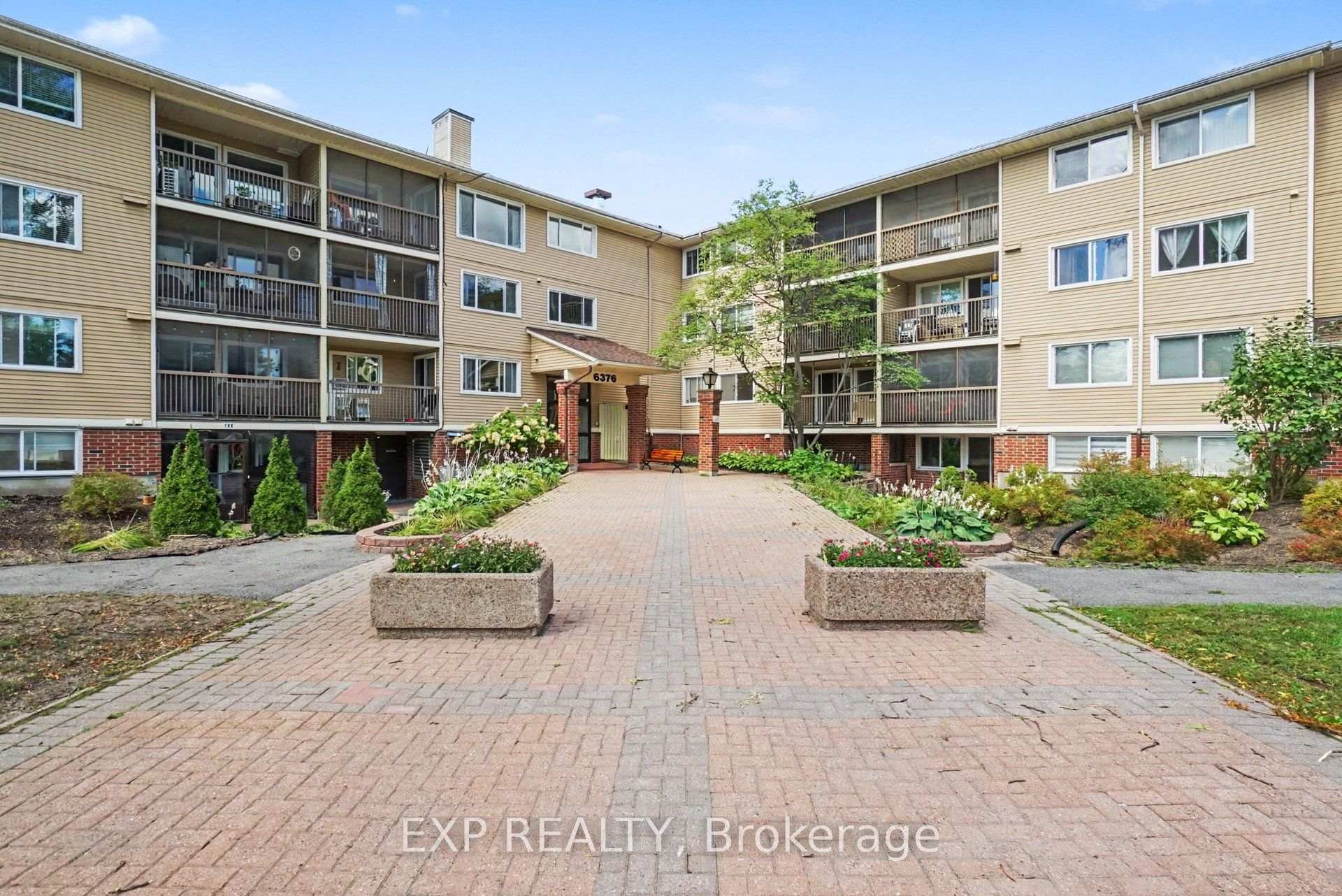Photo 3 of Unit 304, 6376 Bilberry Drive, Ottawa, Orleans Wood — HOMEH