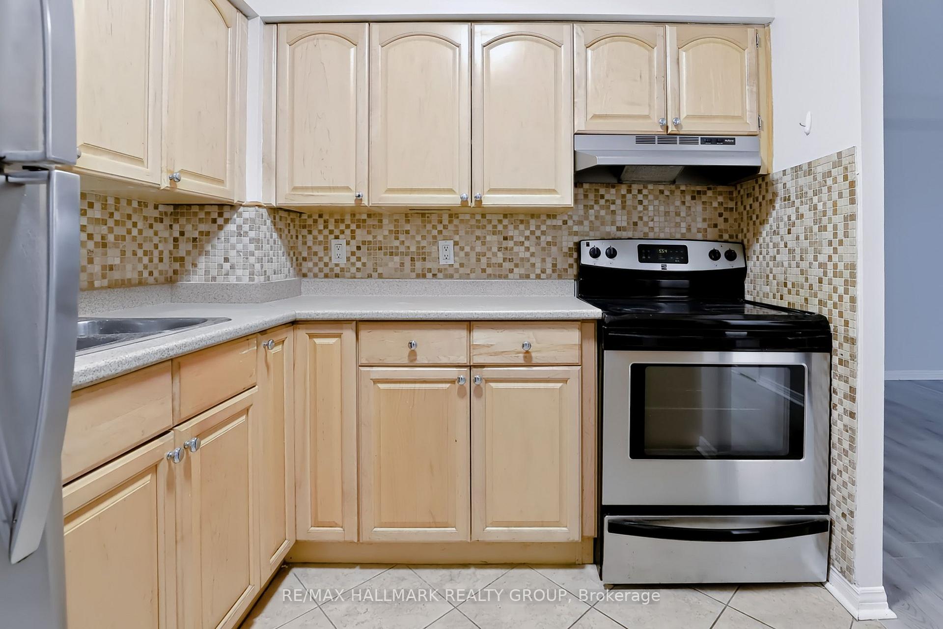 Photo 5 of Unit 203, 158A Mcarthur Avenue, Ottawa, Vanier — HOMEH