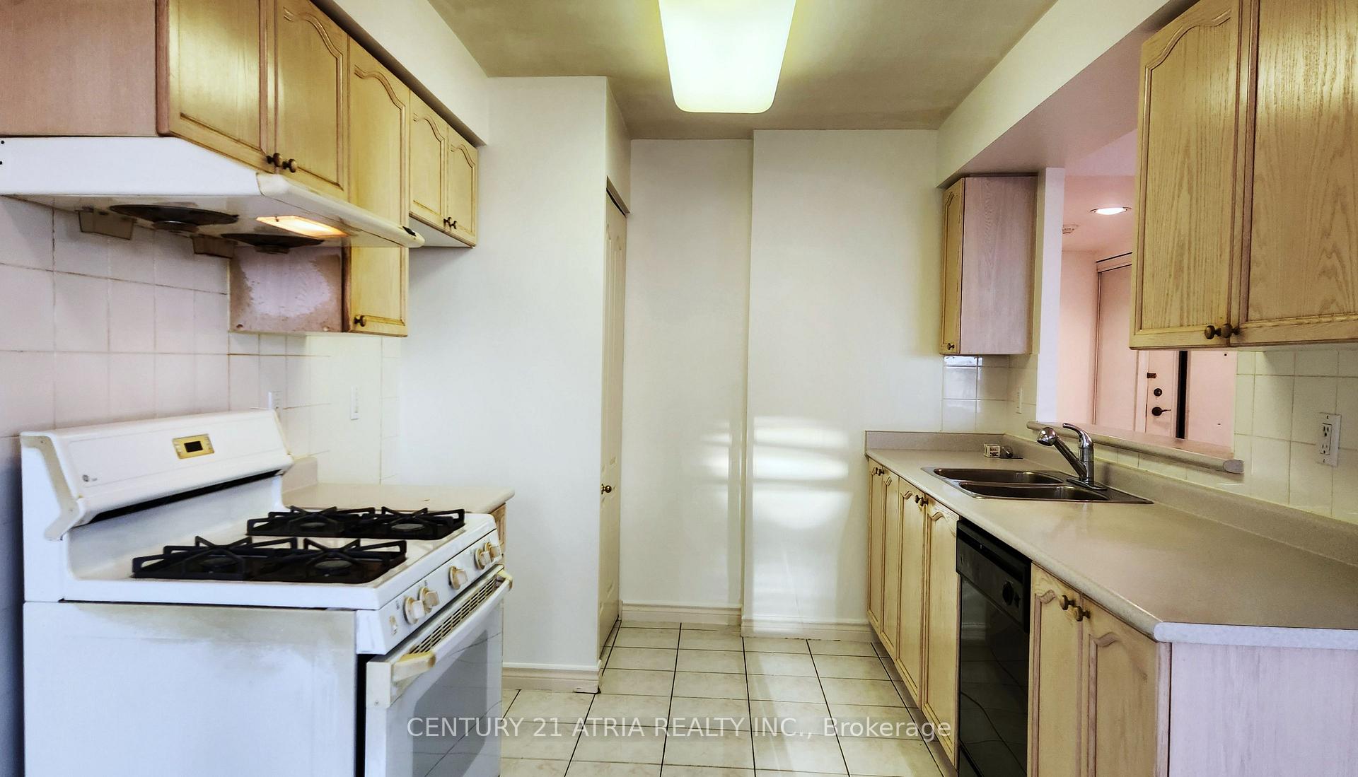 Photo 6 of Unit 801, 265 Ridley Boulevard, Toronto, Bedford Park-Nortown — HOMEH