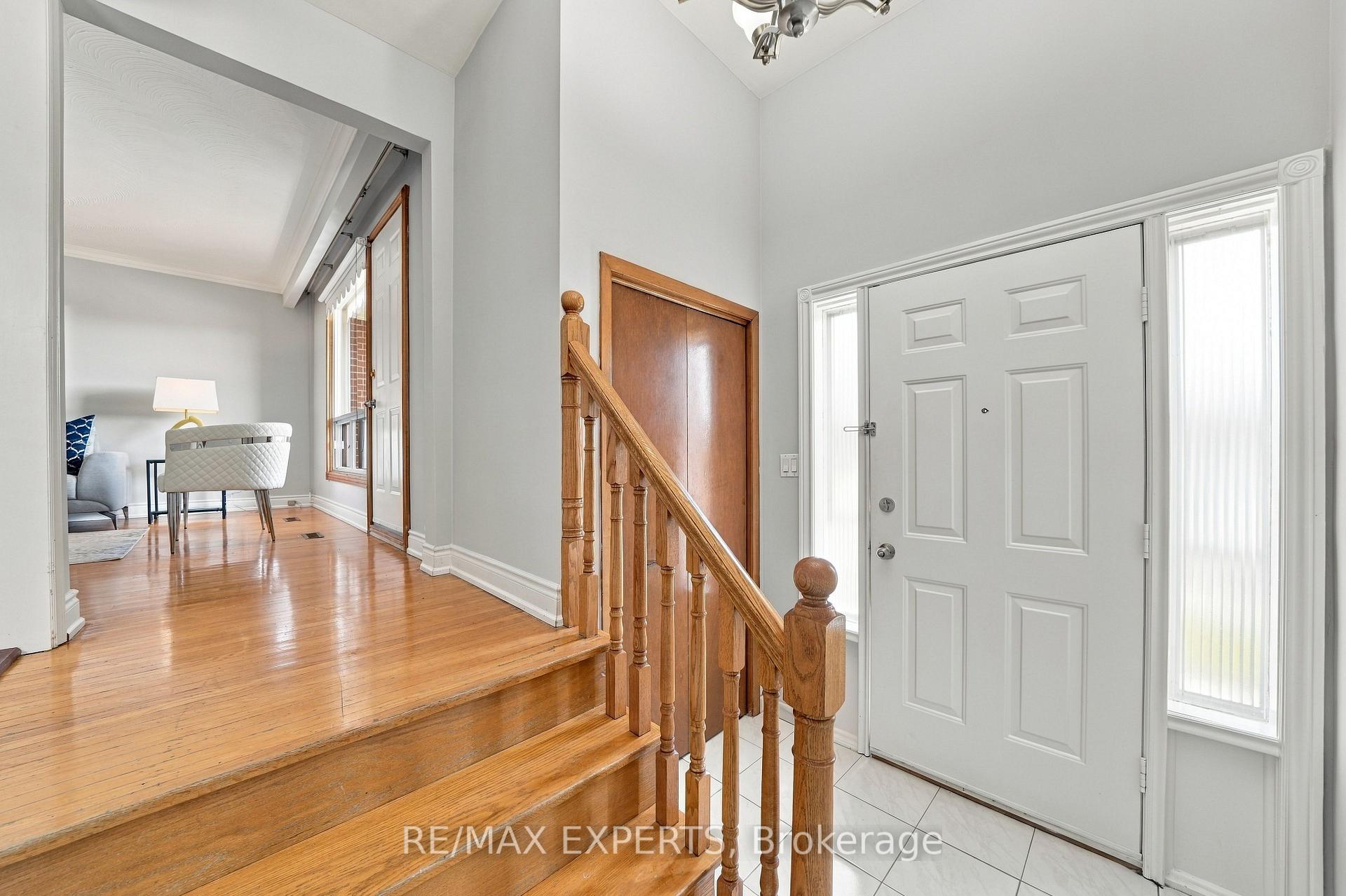 Photo 7 of 12 Paradelle Crescent, North York, Glenfield-Jane Heights — HOMEH