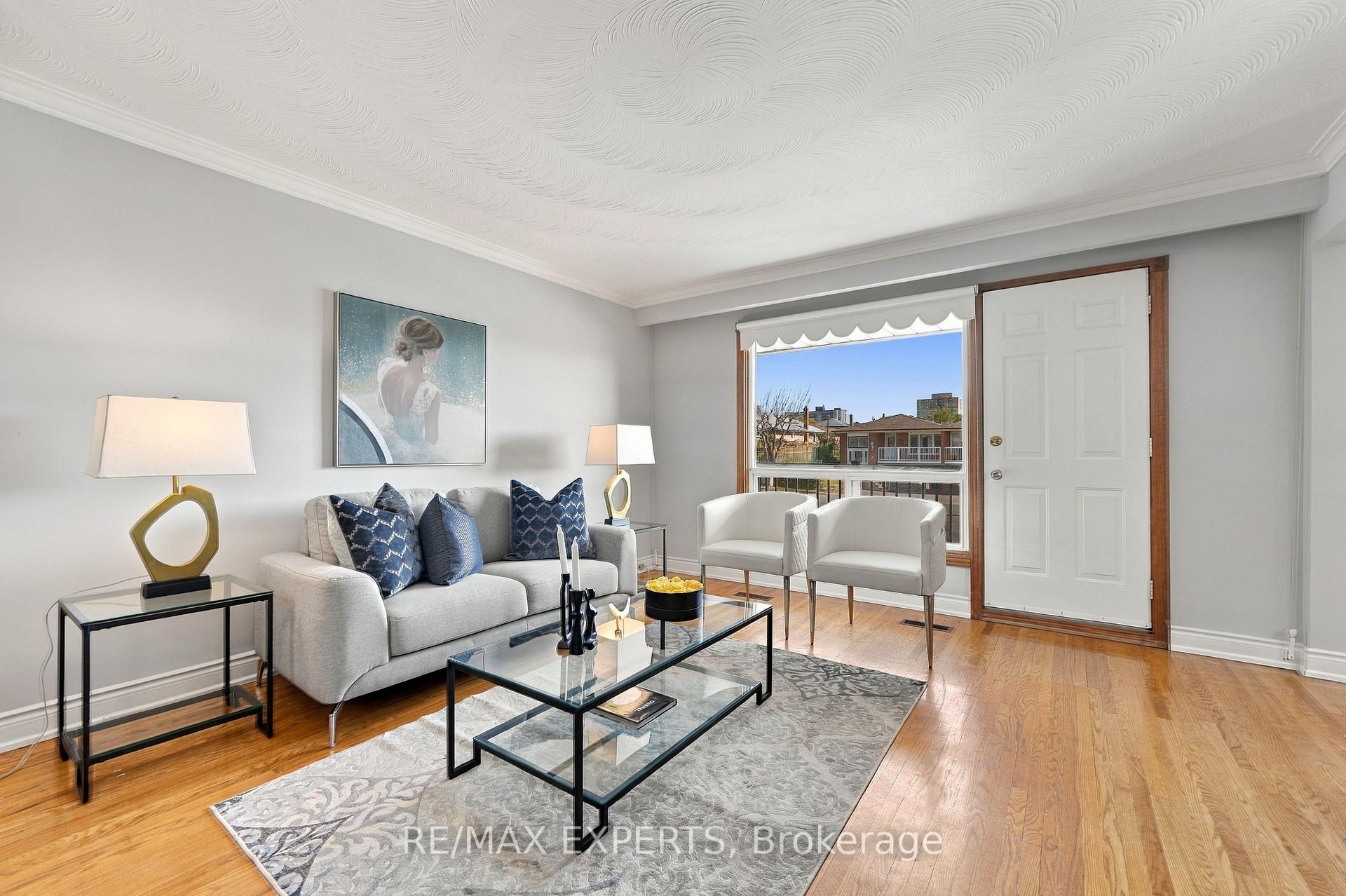 Photo 13 of 12 Paradelle Crescent, North York, Glenfield-Jane Heights — HOMEH