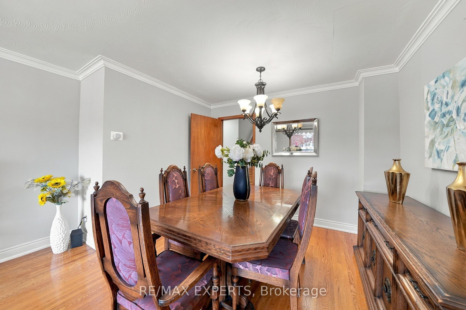 Photo 15 of 12 Paradelle Crescent, North York, Glenfield-Jane Heights — HOMEH