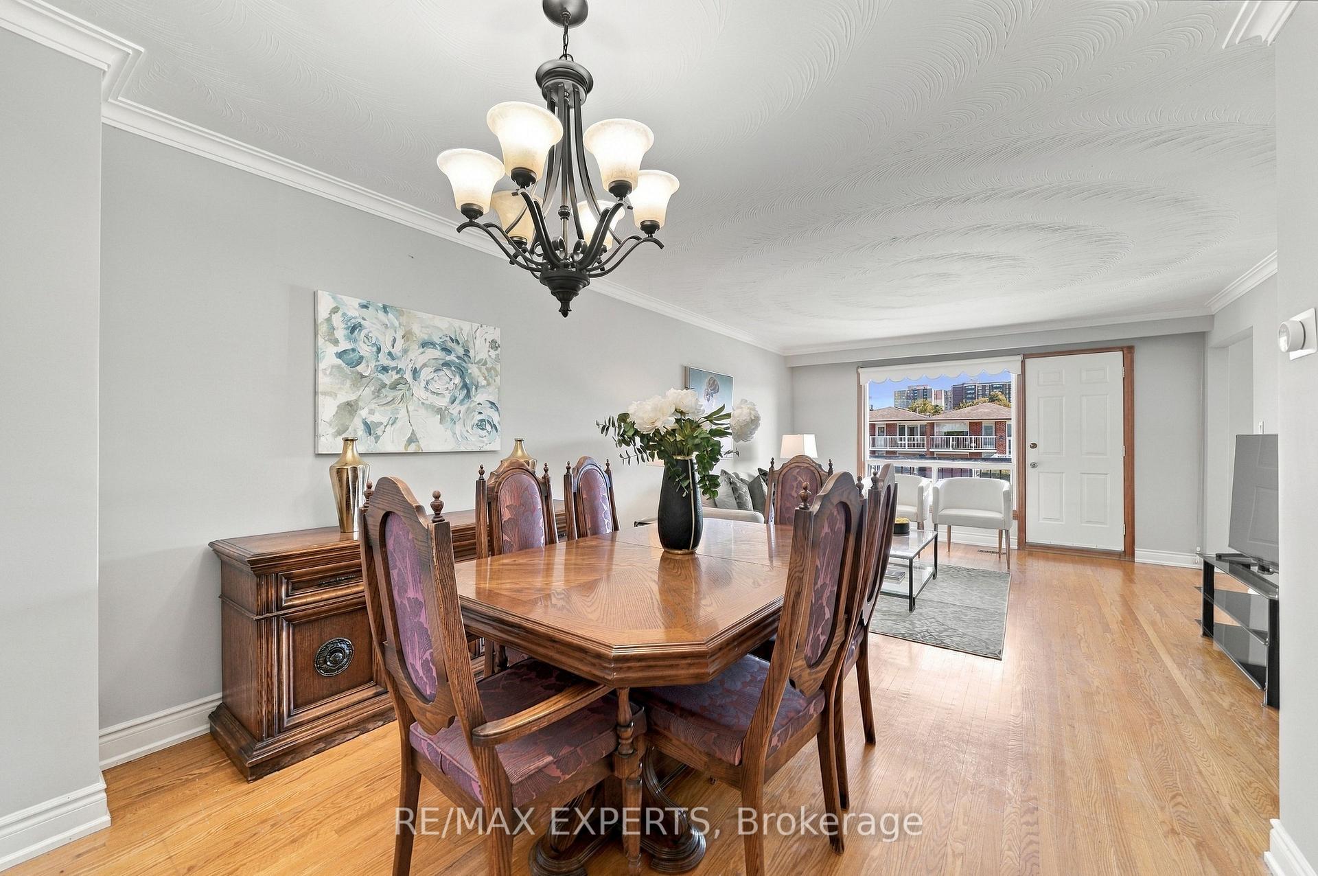 Photo 17 of 12 Paradelle Crescent, North York, Glenfield-Jane Heights — HOMEH