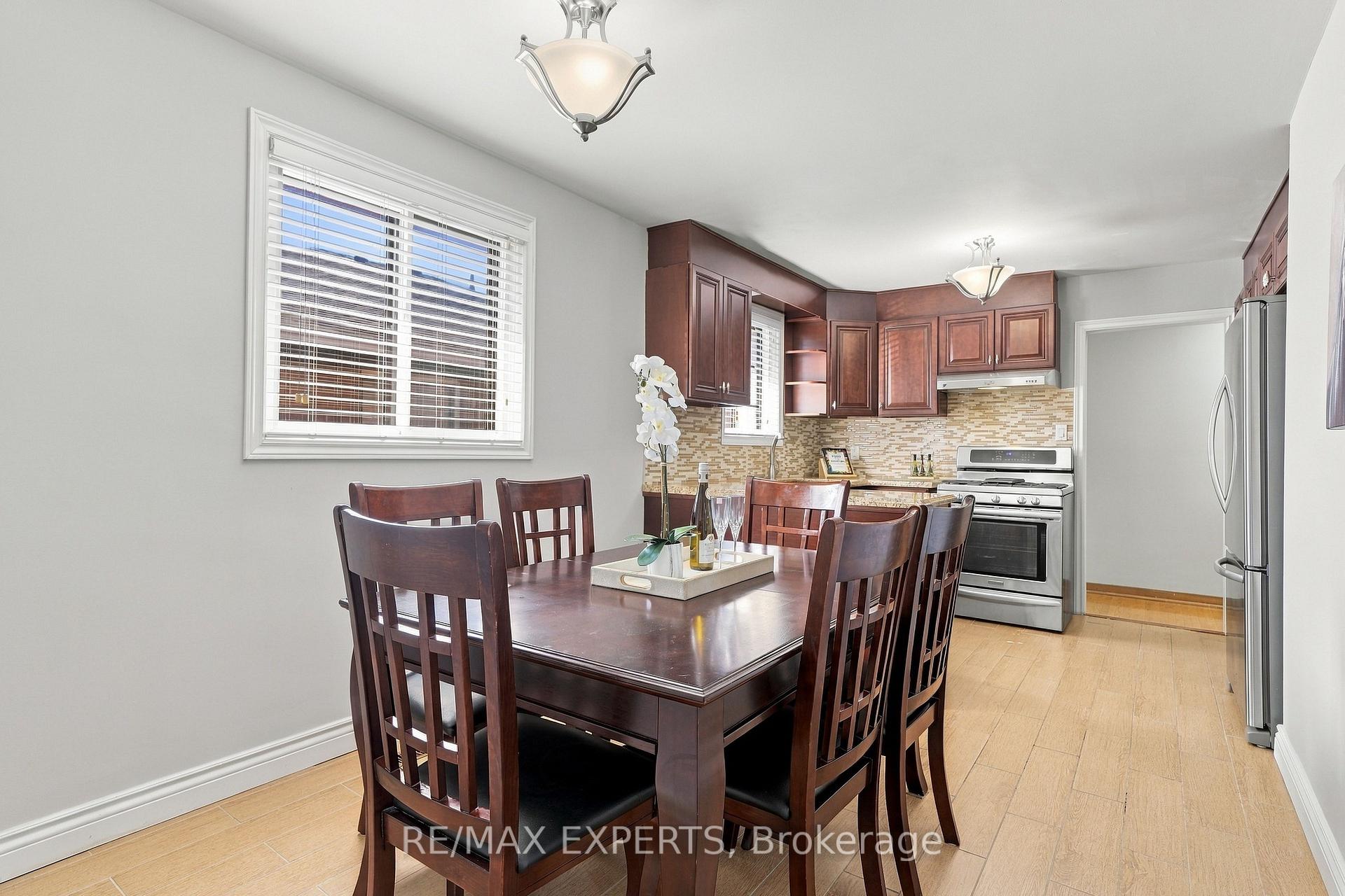 Photo 19 of 12 Paradelle Crescent, North York, Glenfield-Jane Heights — HOMEH